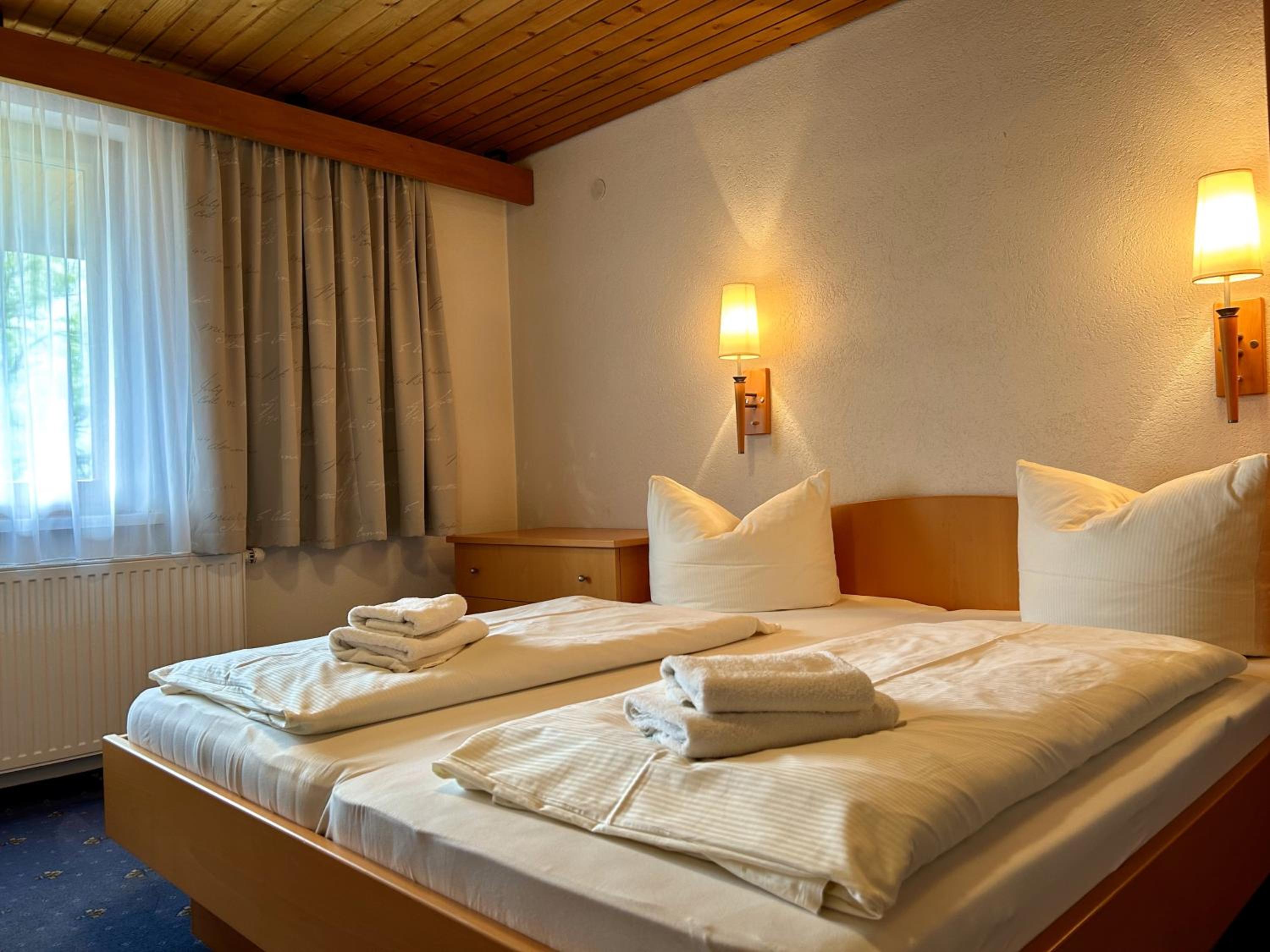 WOLF RETREAT Apartments im Lechtal davor Appartementhaus Michaela