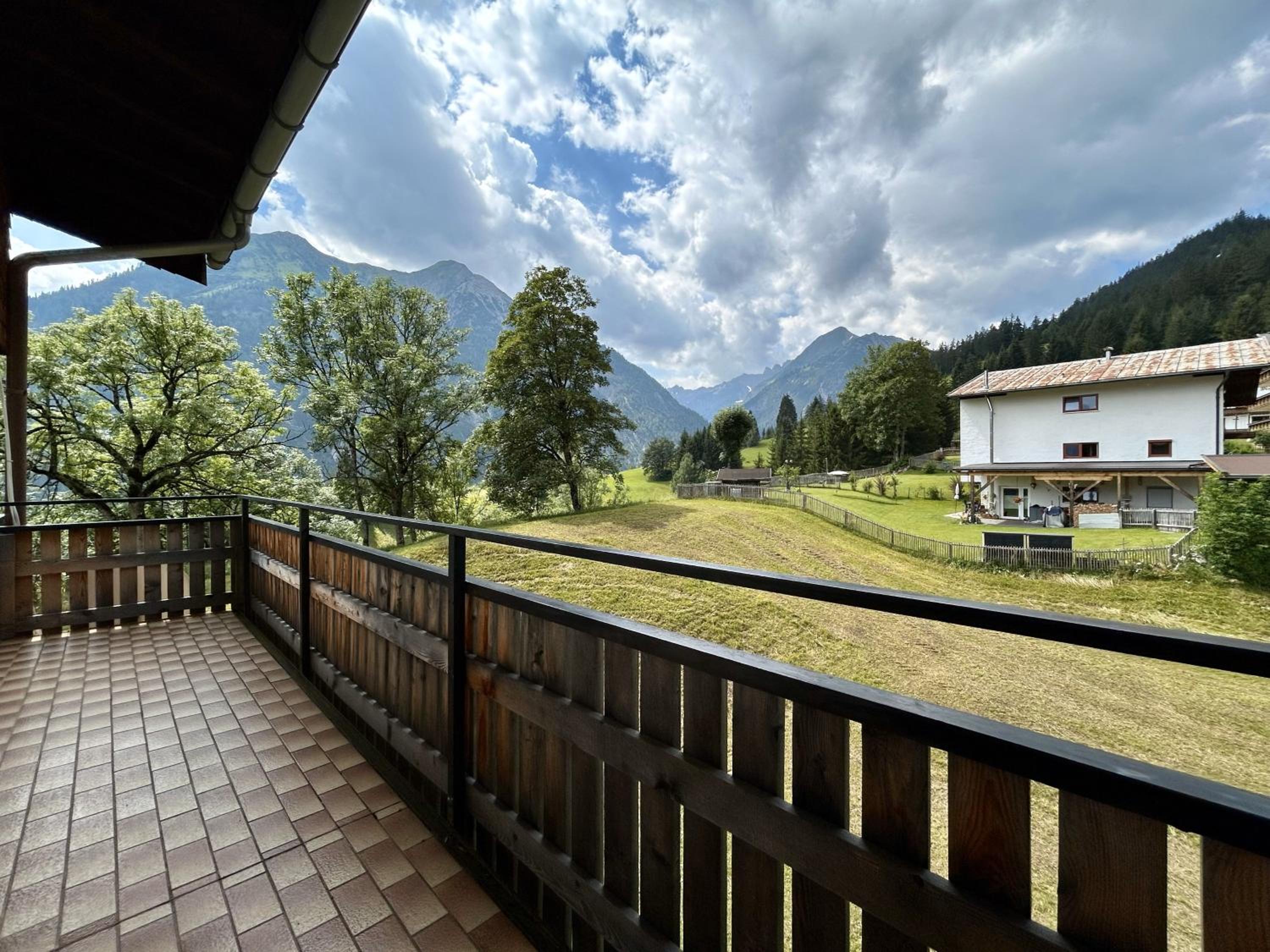 WOLF RETREAT Apartments im Lechtal davor Appartementhaus Michaela