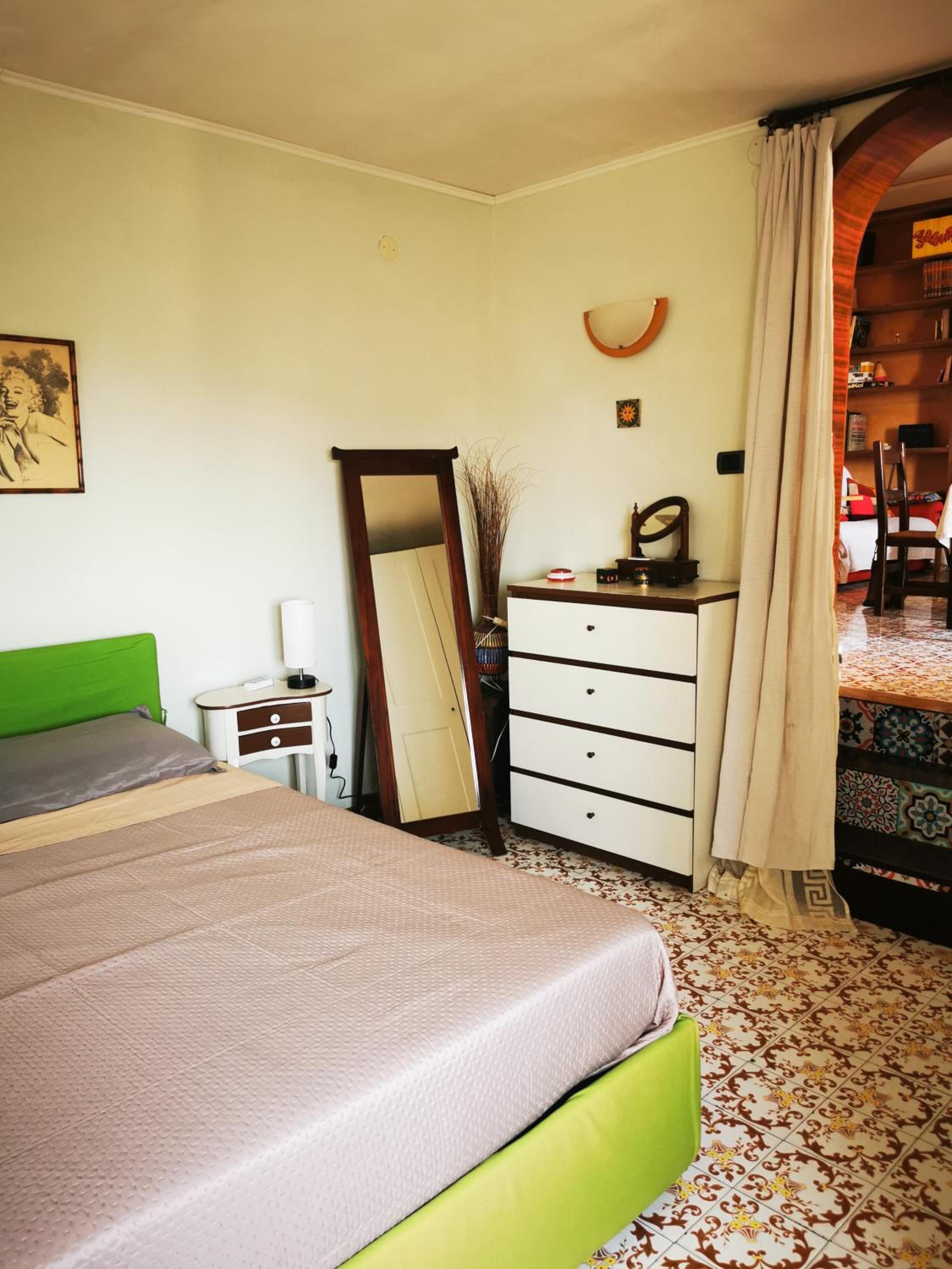 A cozy nest with a Vesuvio view