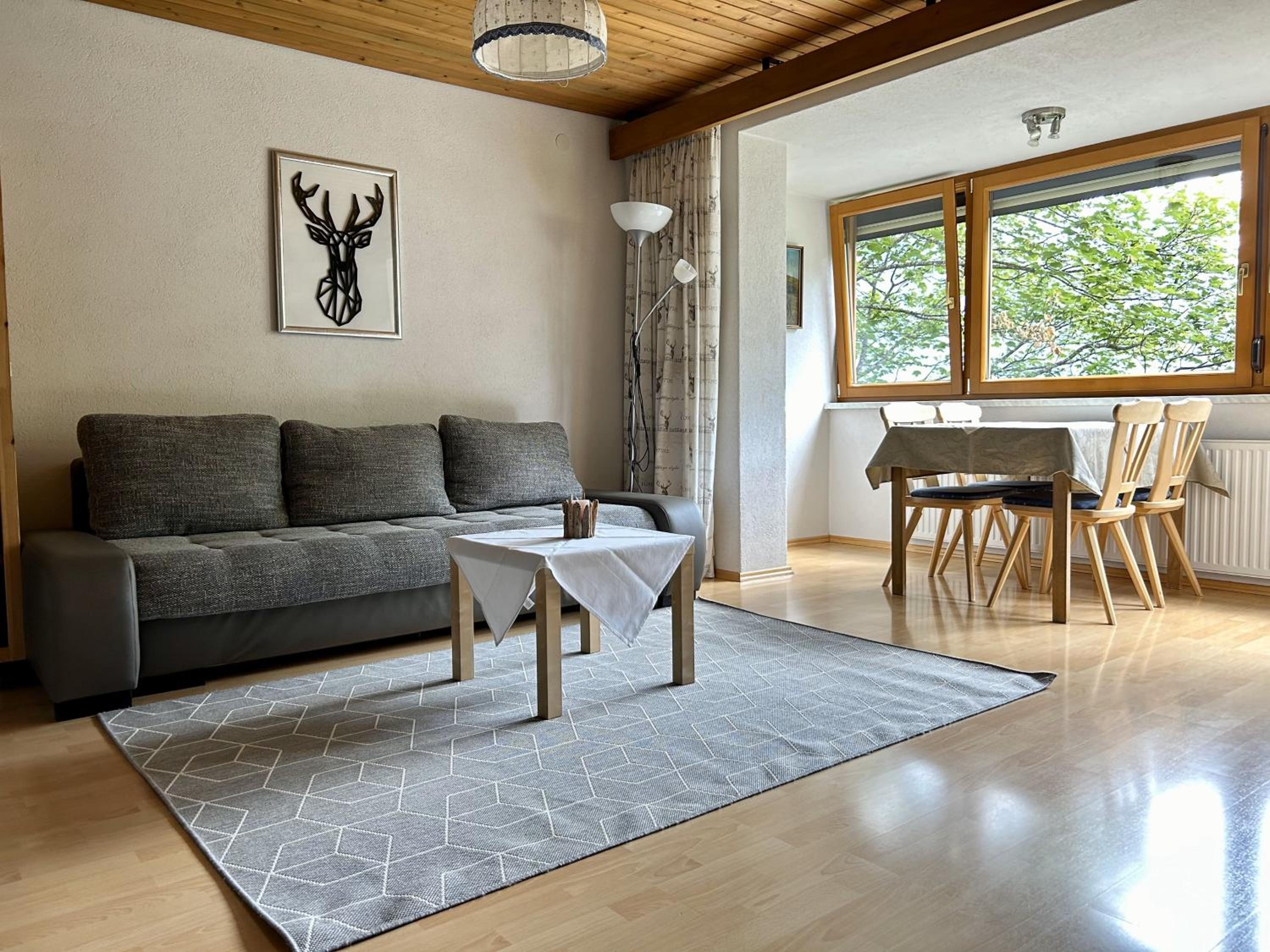 WOLF RETREAT Apartments im Lechtal davor Appartementhaus Michaela