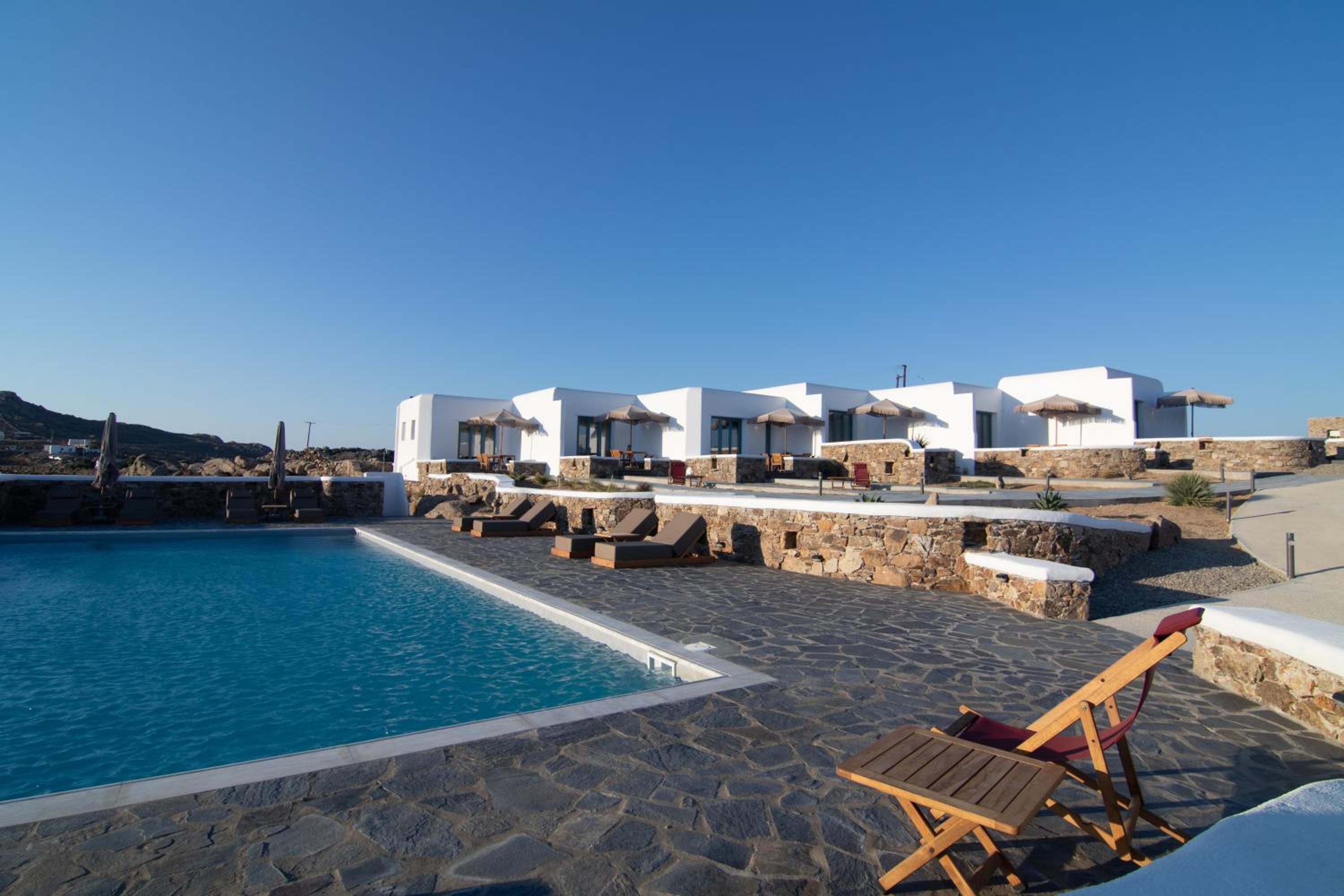 Thronos Suites