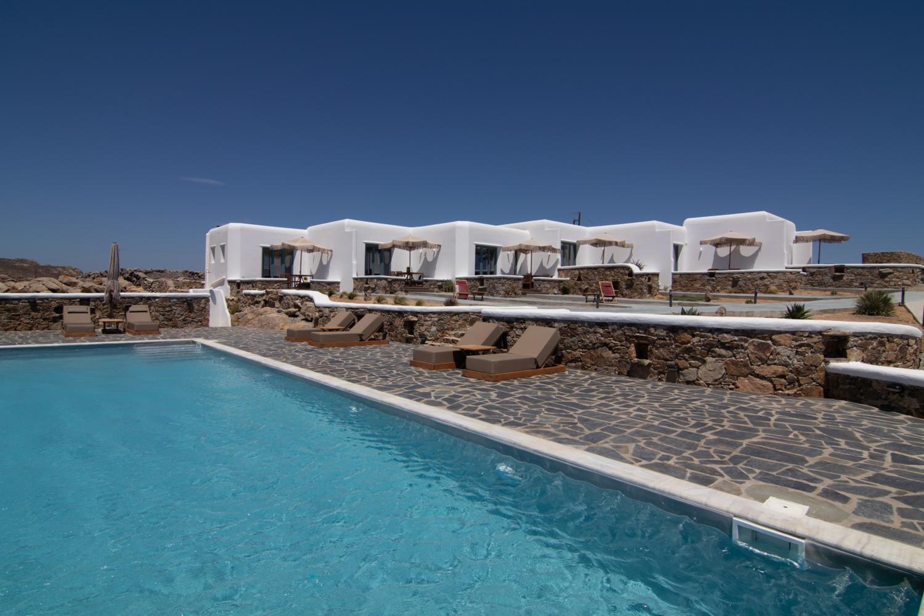 Thronos Suites