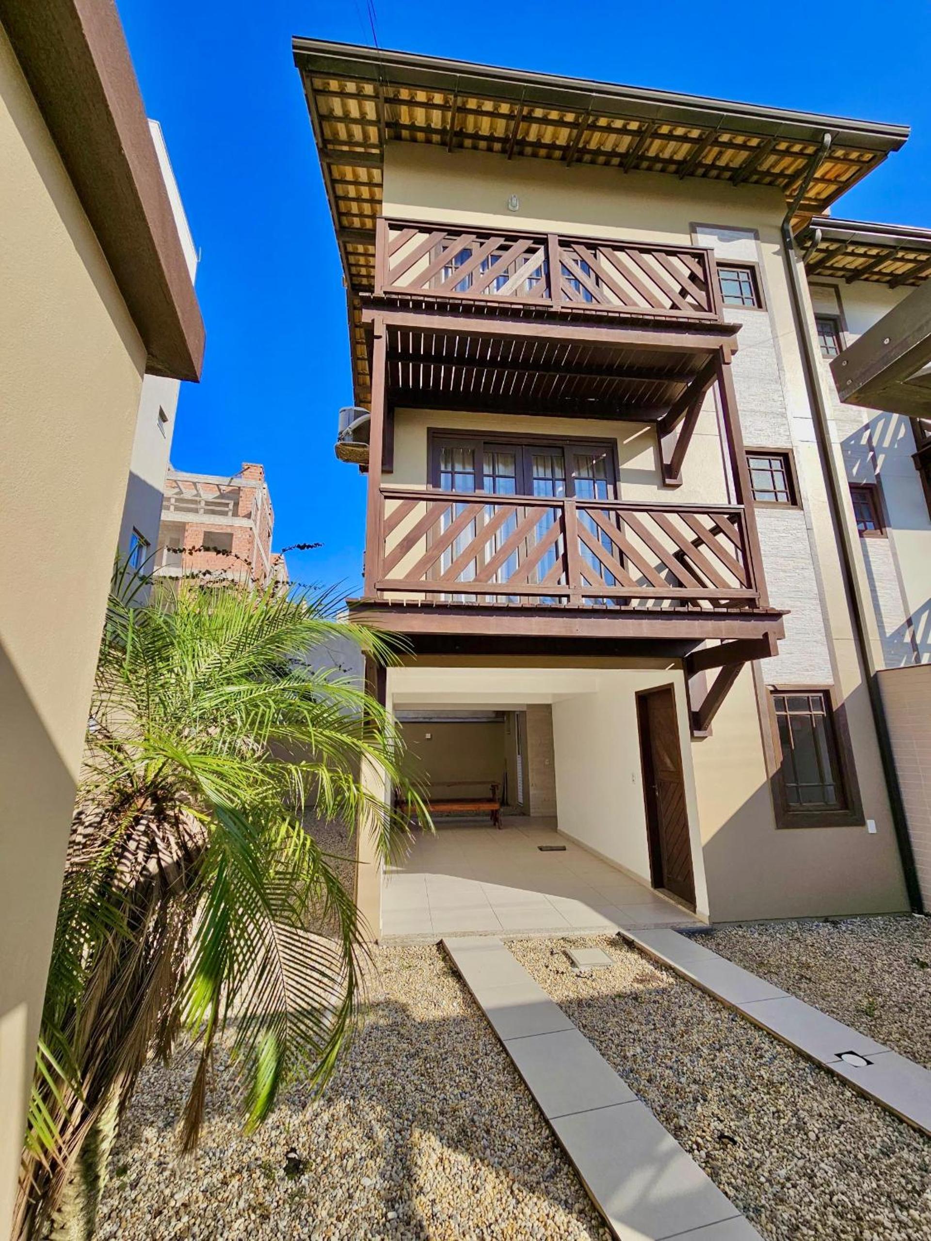 LINDO SOBRADO A 180mts DA PRAIA MARISCAL BOMBINHAS PISCINA 249-3