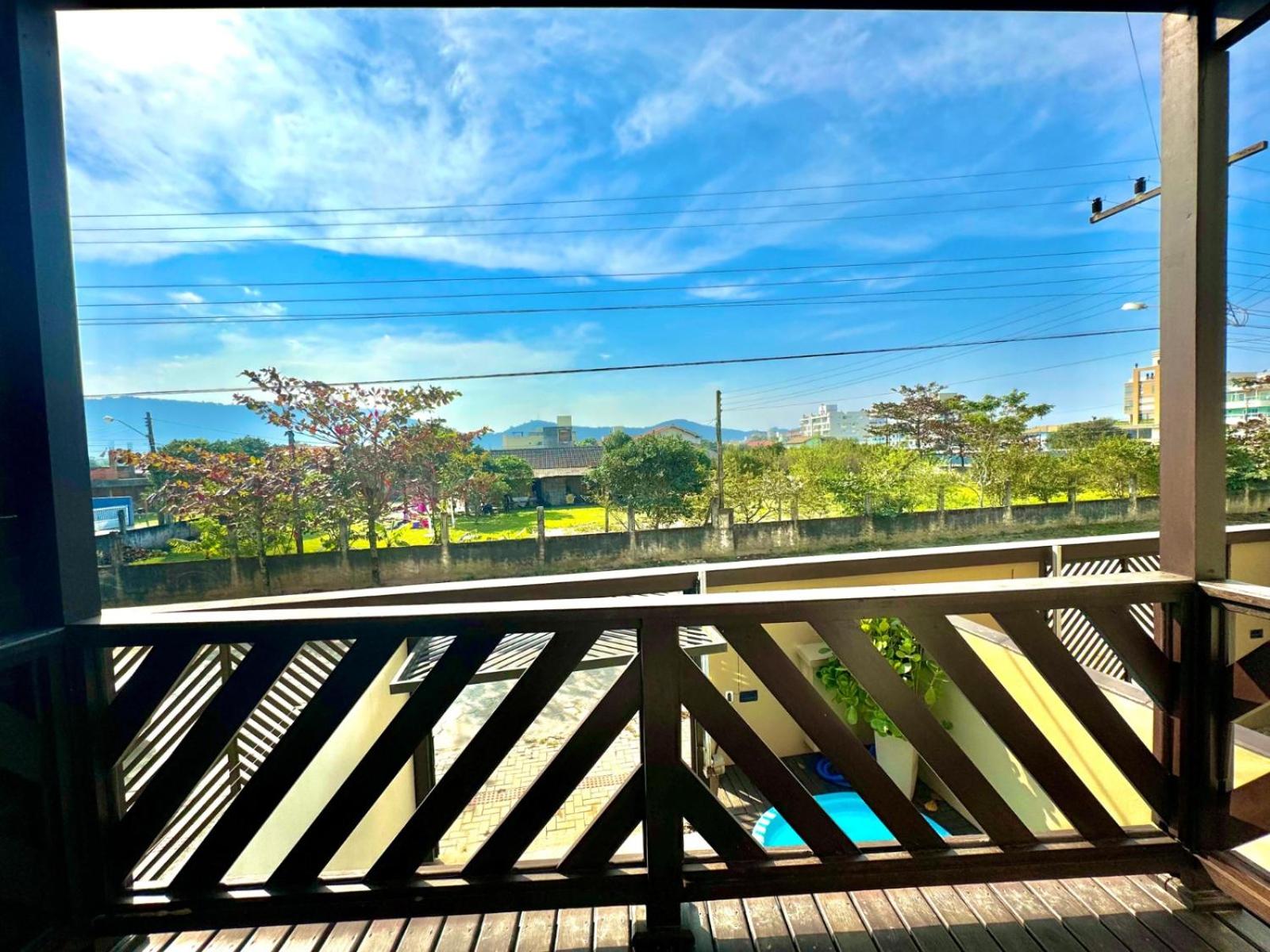 LINDO SOBRADO A 180mts DA PRAIA MARISCAL BOMBINHAS PISCINA 249-3