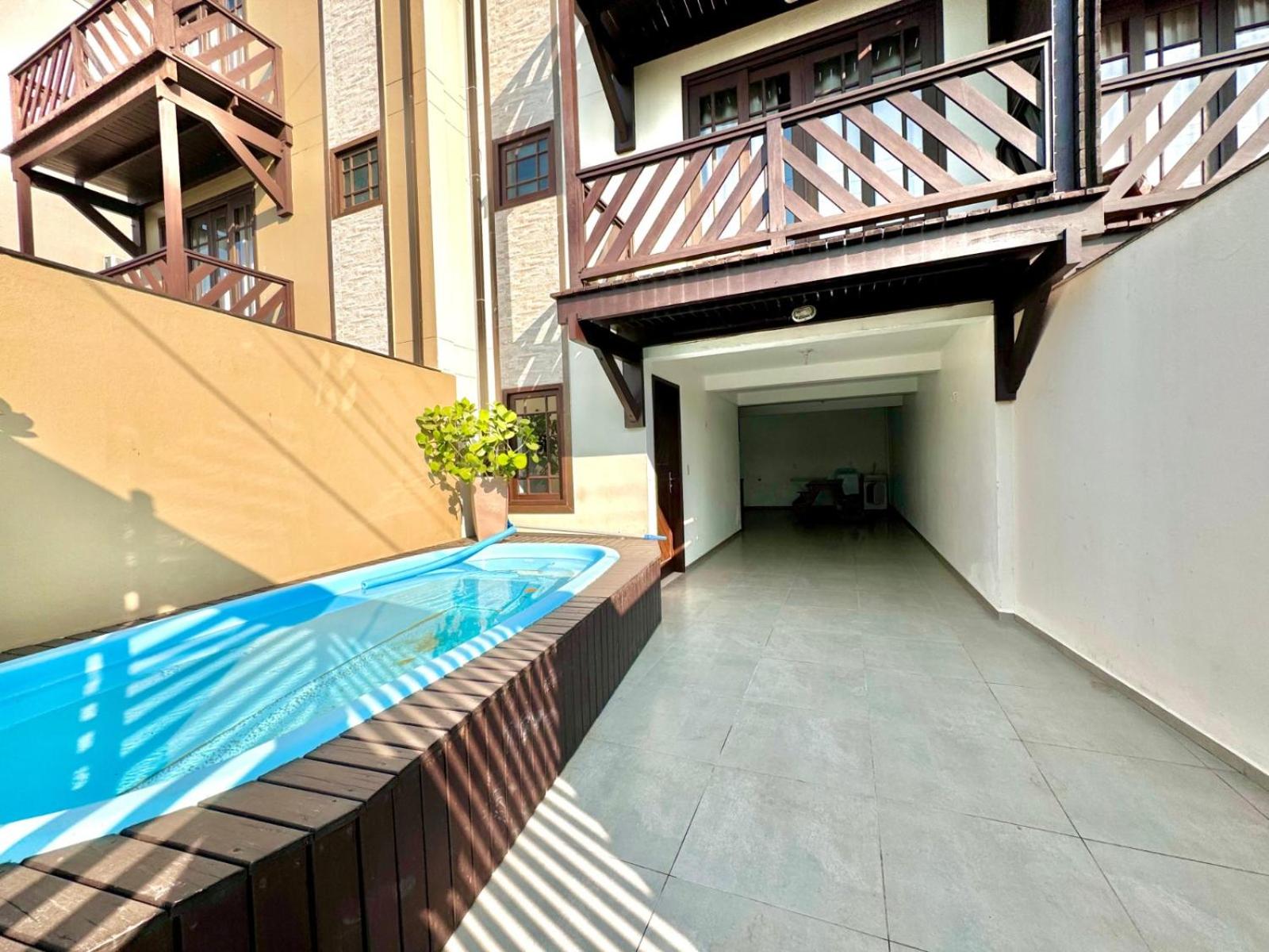 LINDO SOBRADO A 180mts DA PRAIA MARISCAL BOMBINHAS PISCINA 249-3