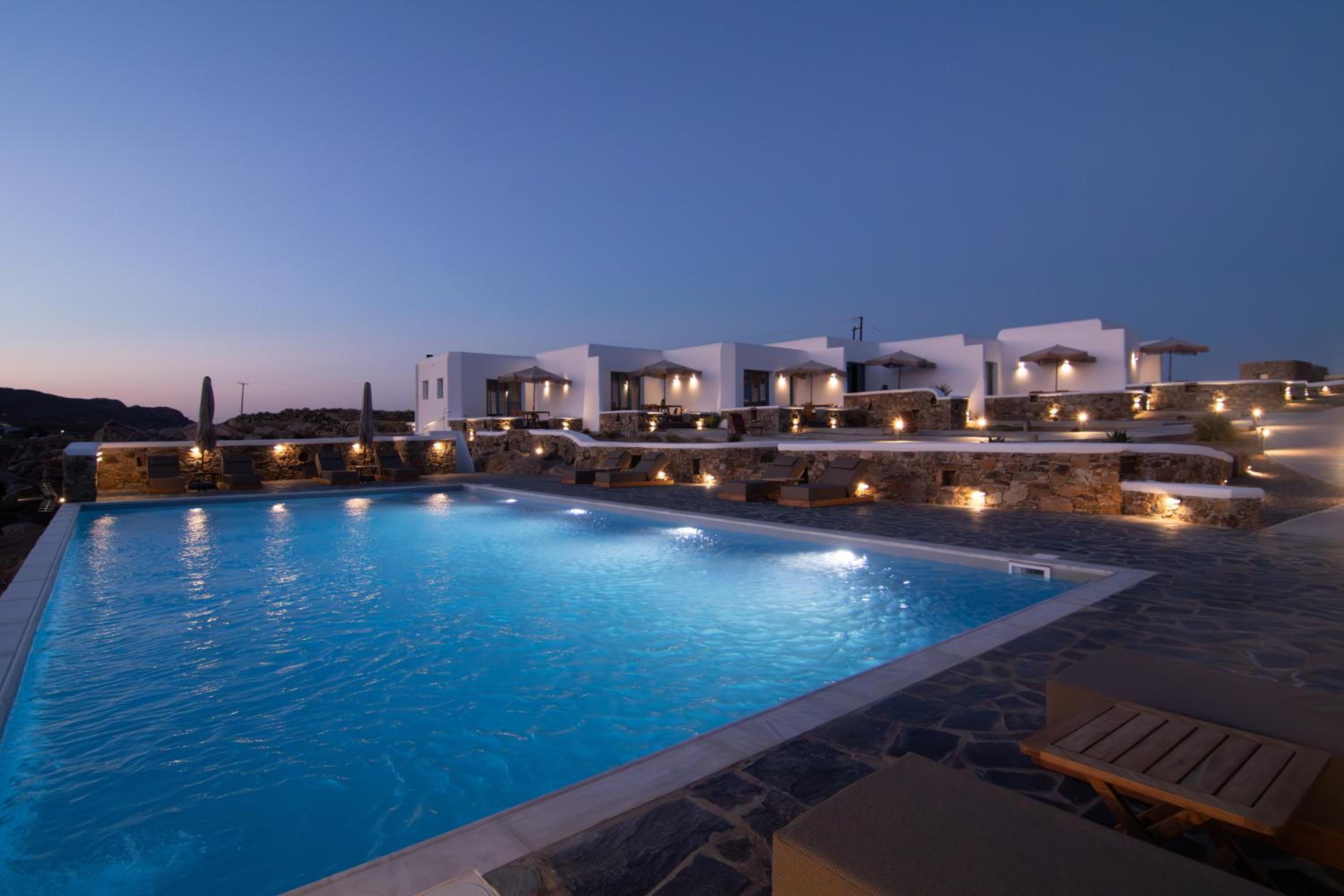 Thronos Suites