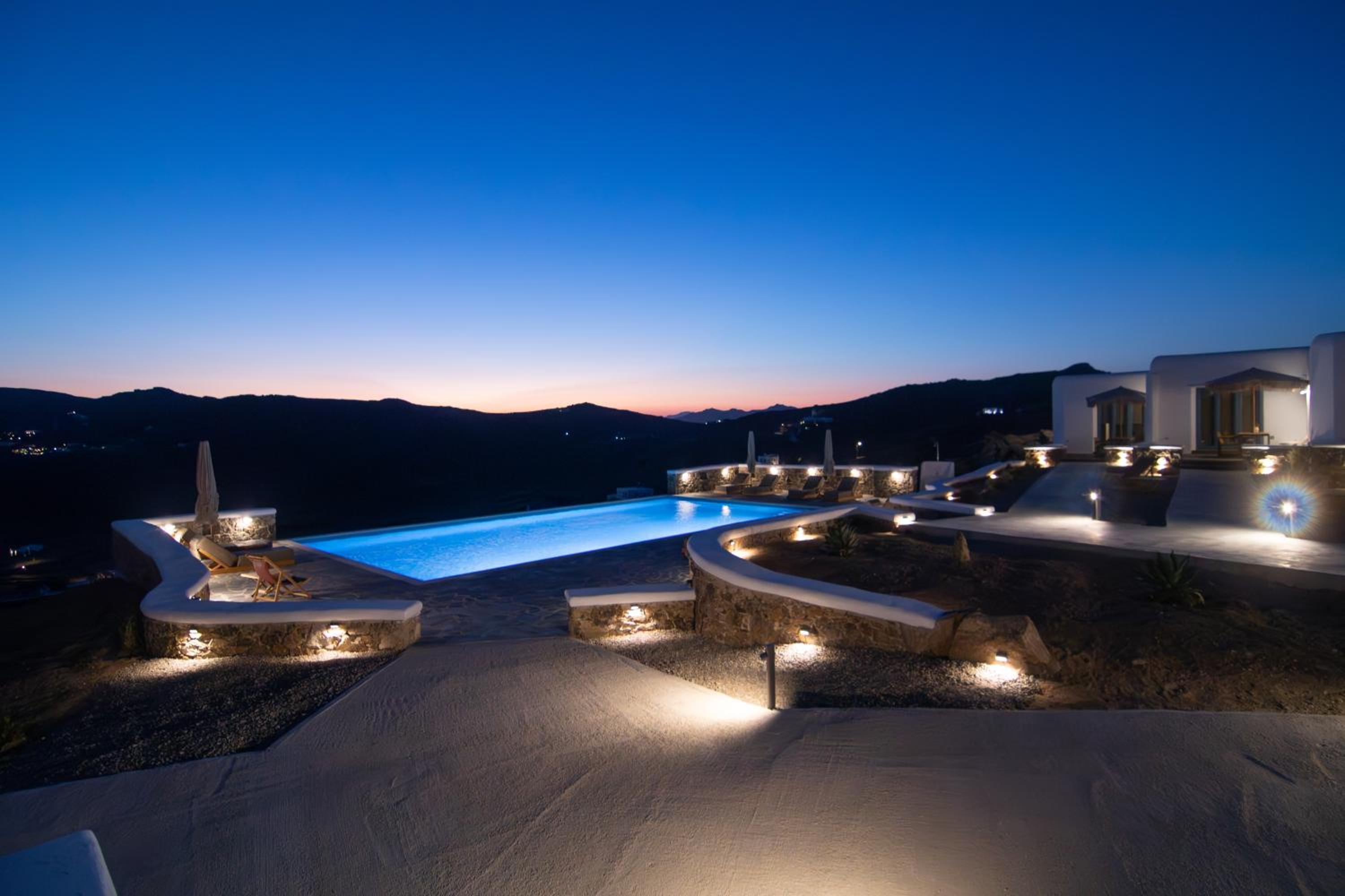 Thronos Suites