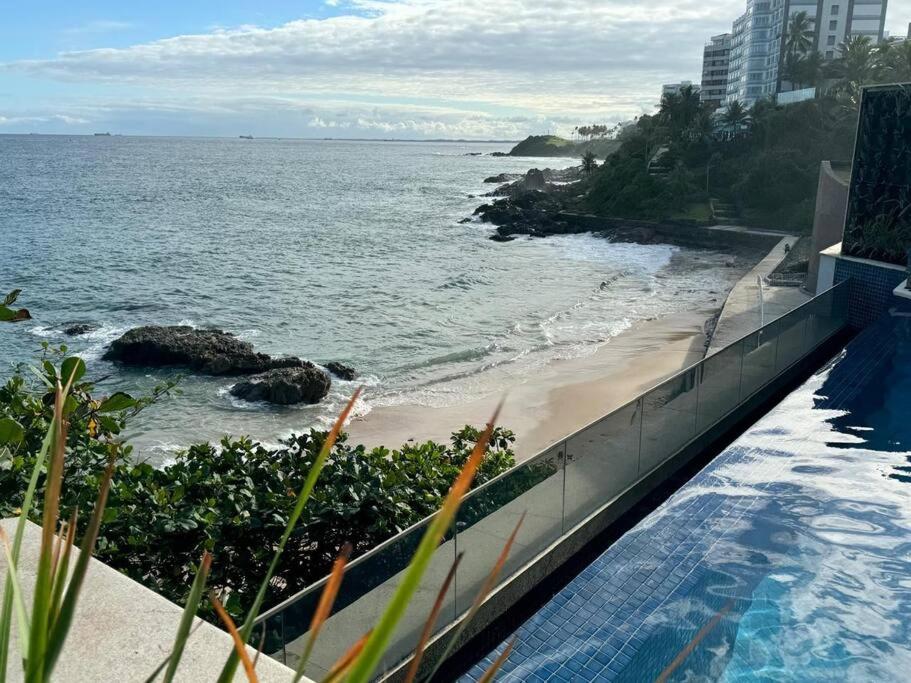 Apartamento alto padrão Salvador BC1309 Pé na Areia Vista Mar Barra Ondina