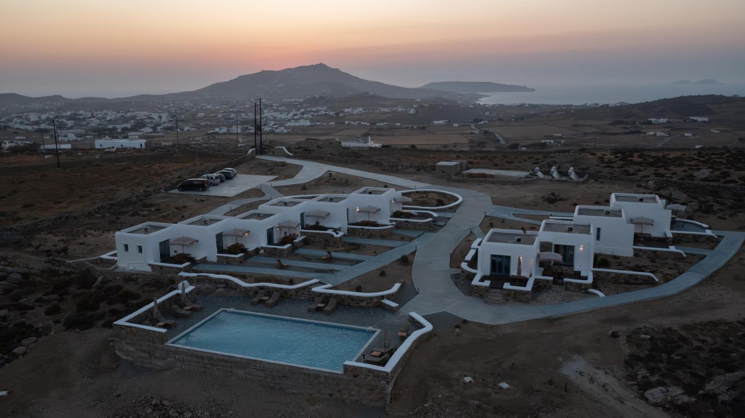 Thronos Suites