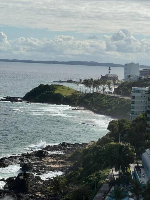 Apartamento alto padrão Salvador BC1309 Pé na Areia Vista Mar Barra Ondina