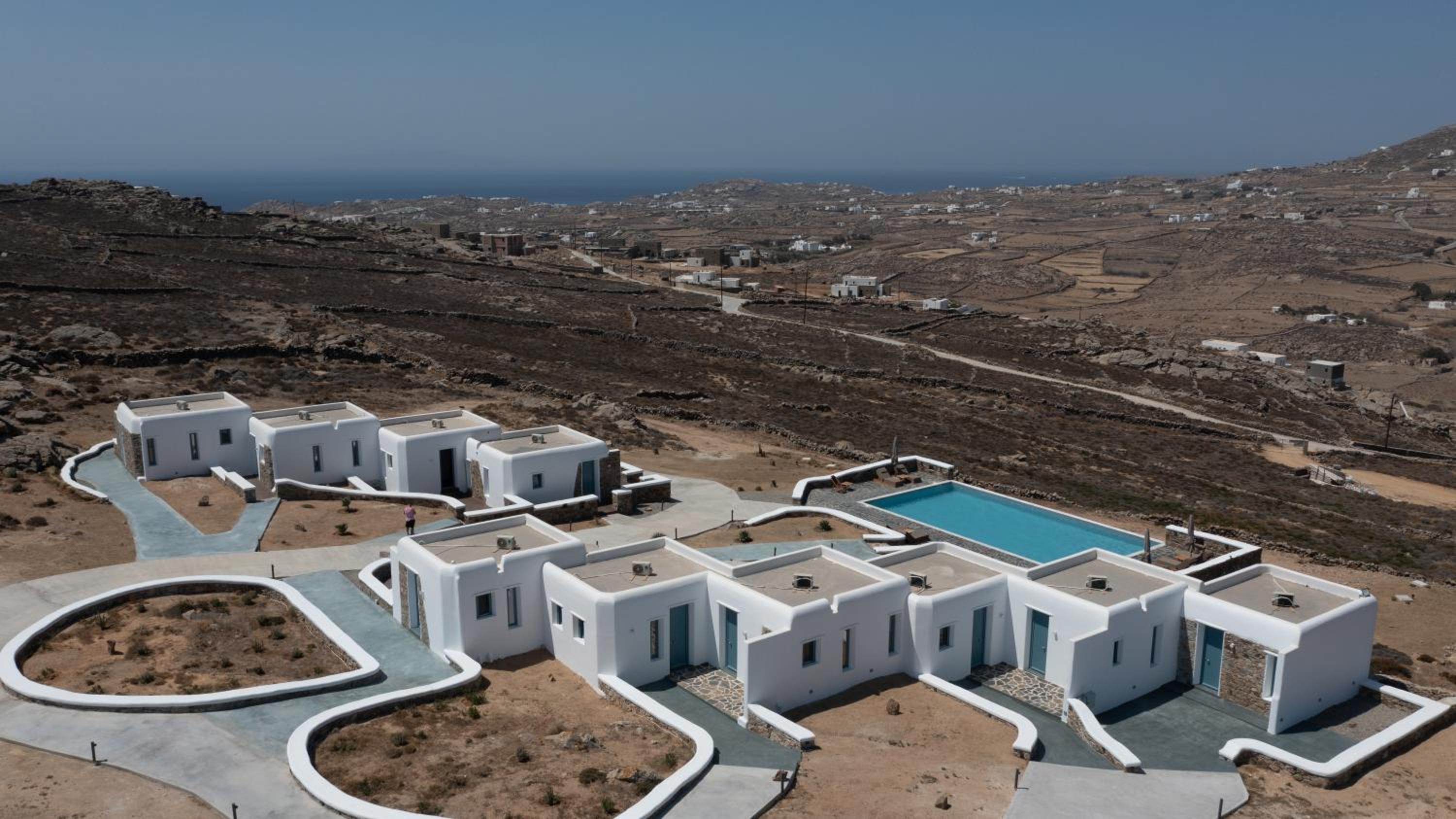 Thronos Suites
