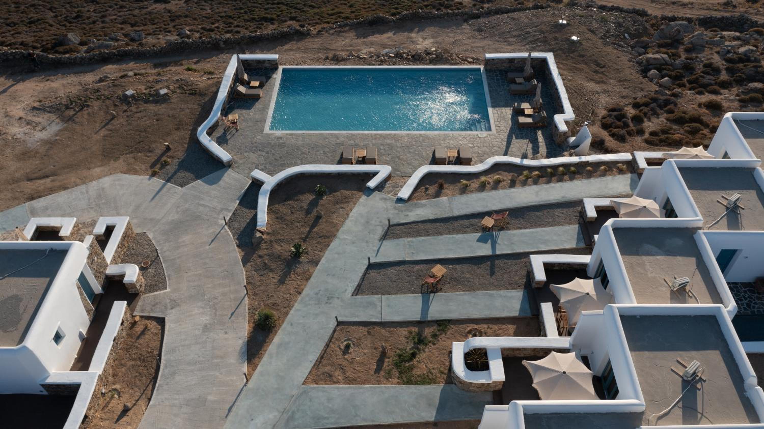 Thronos Suites