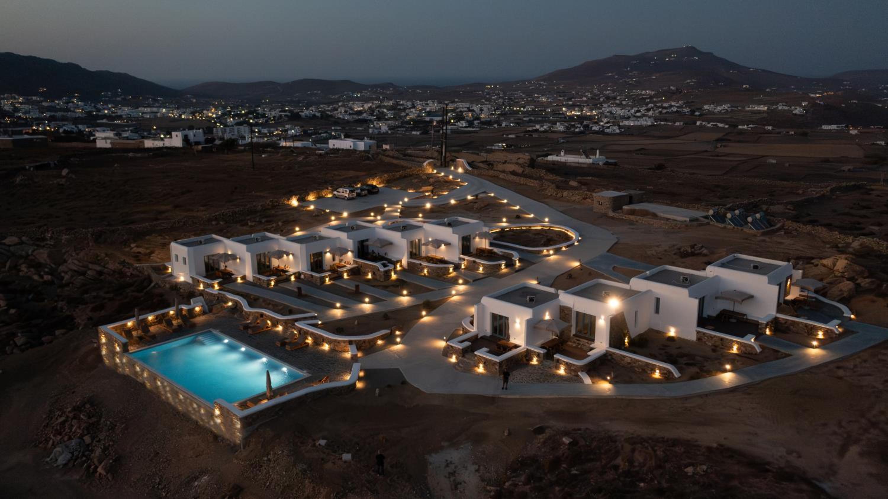Thronos Suites