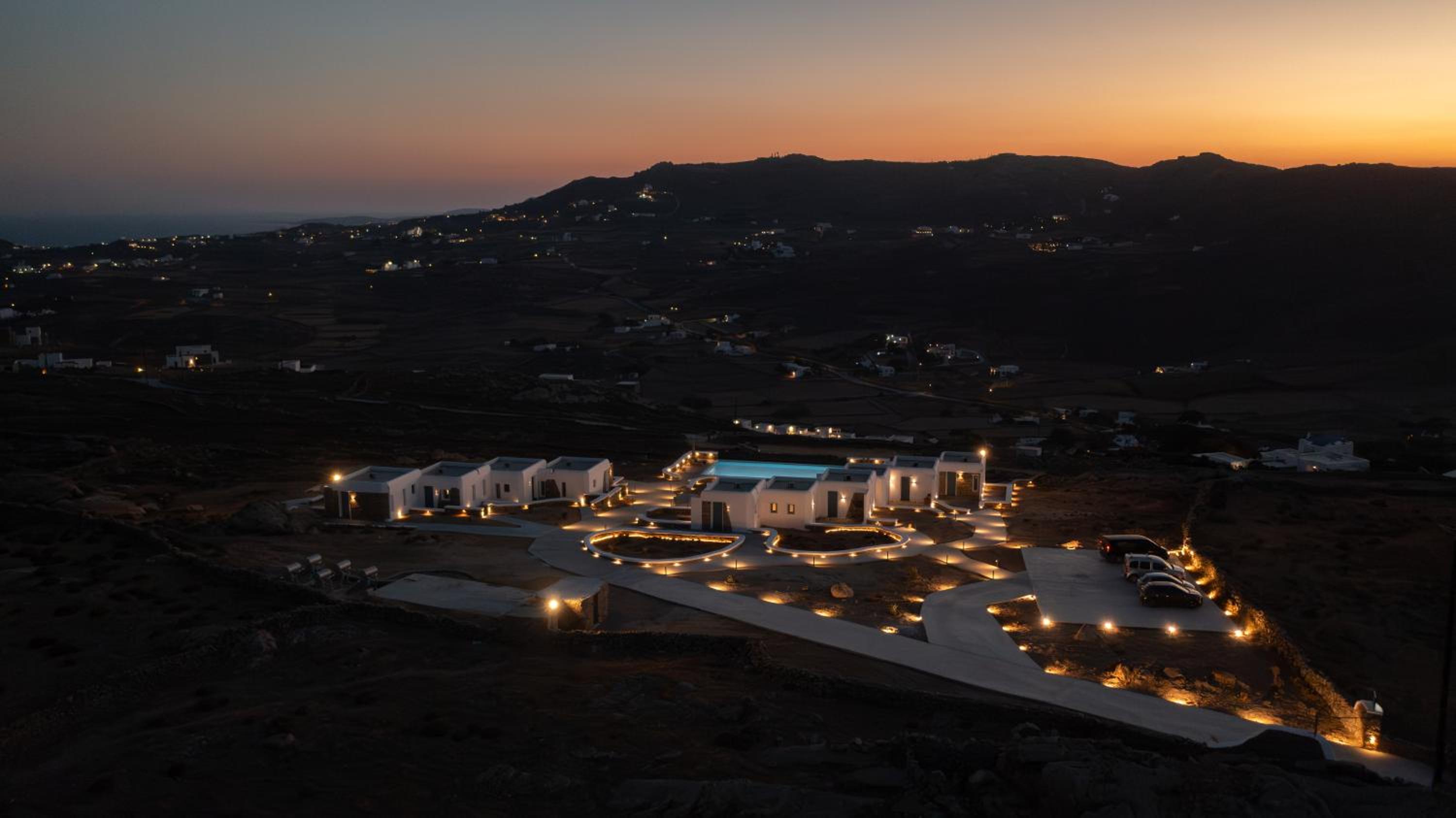 Thronos Suites