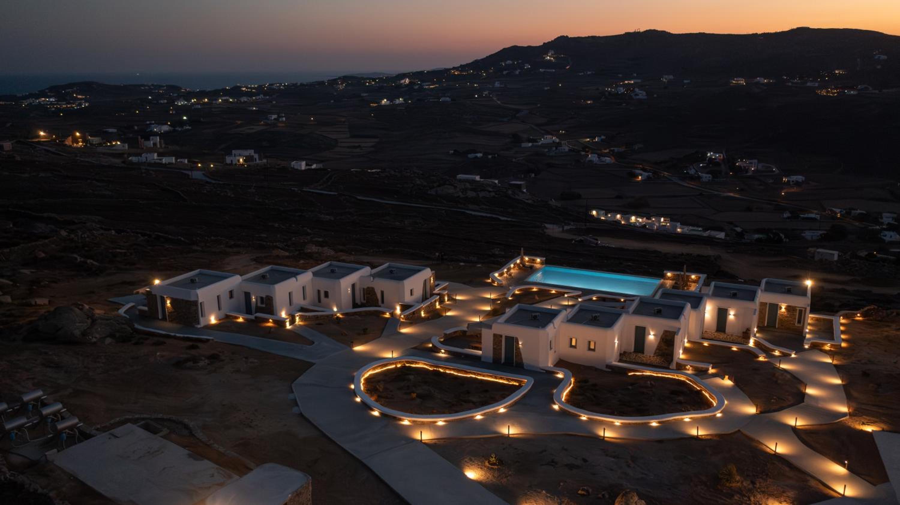 Thronos Suites