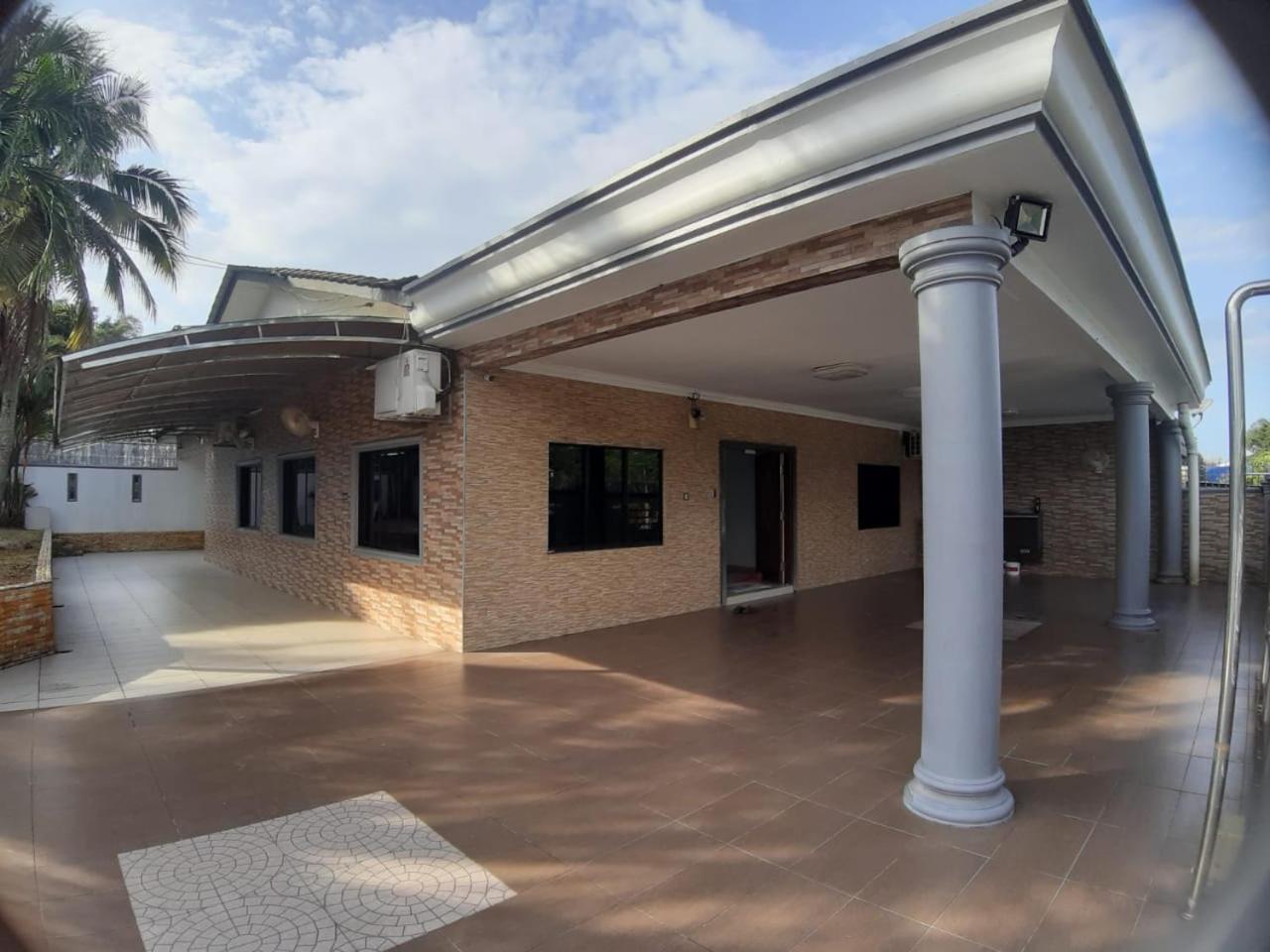 The Crown Homestay
