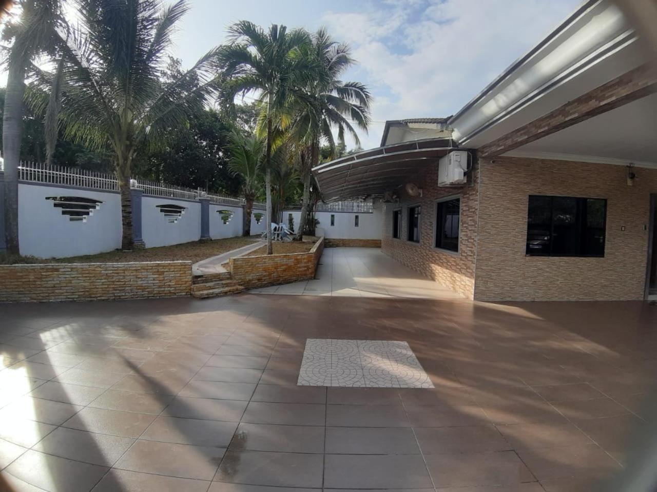 The Crown Homestay