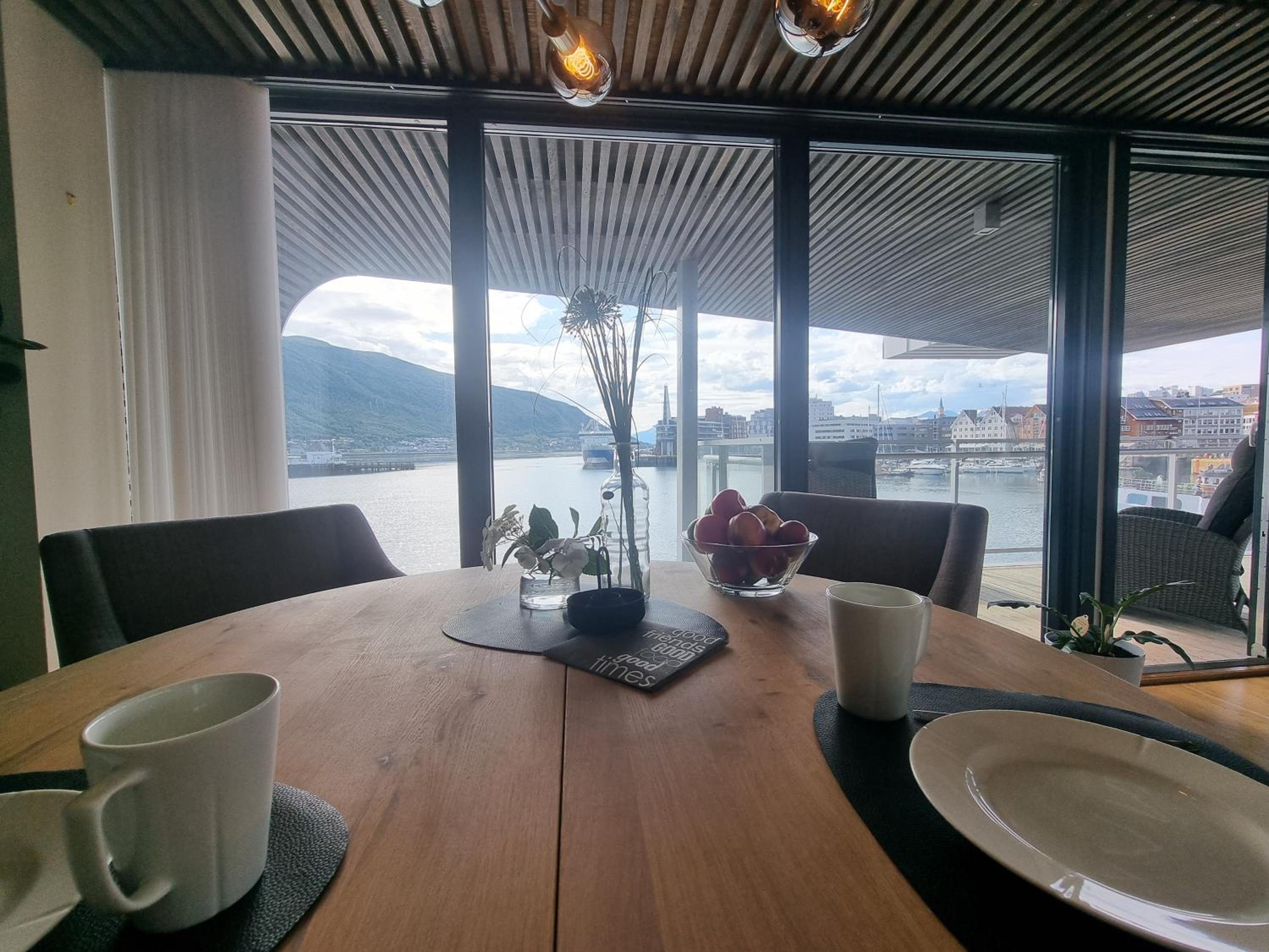 The Seaview Suite - Tromsø harbour! view 3
