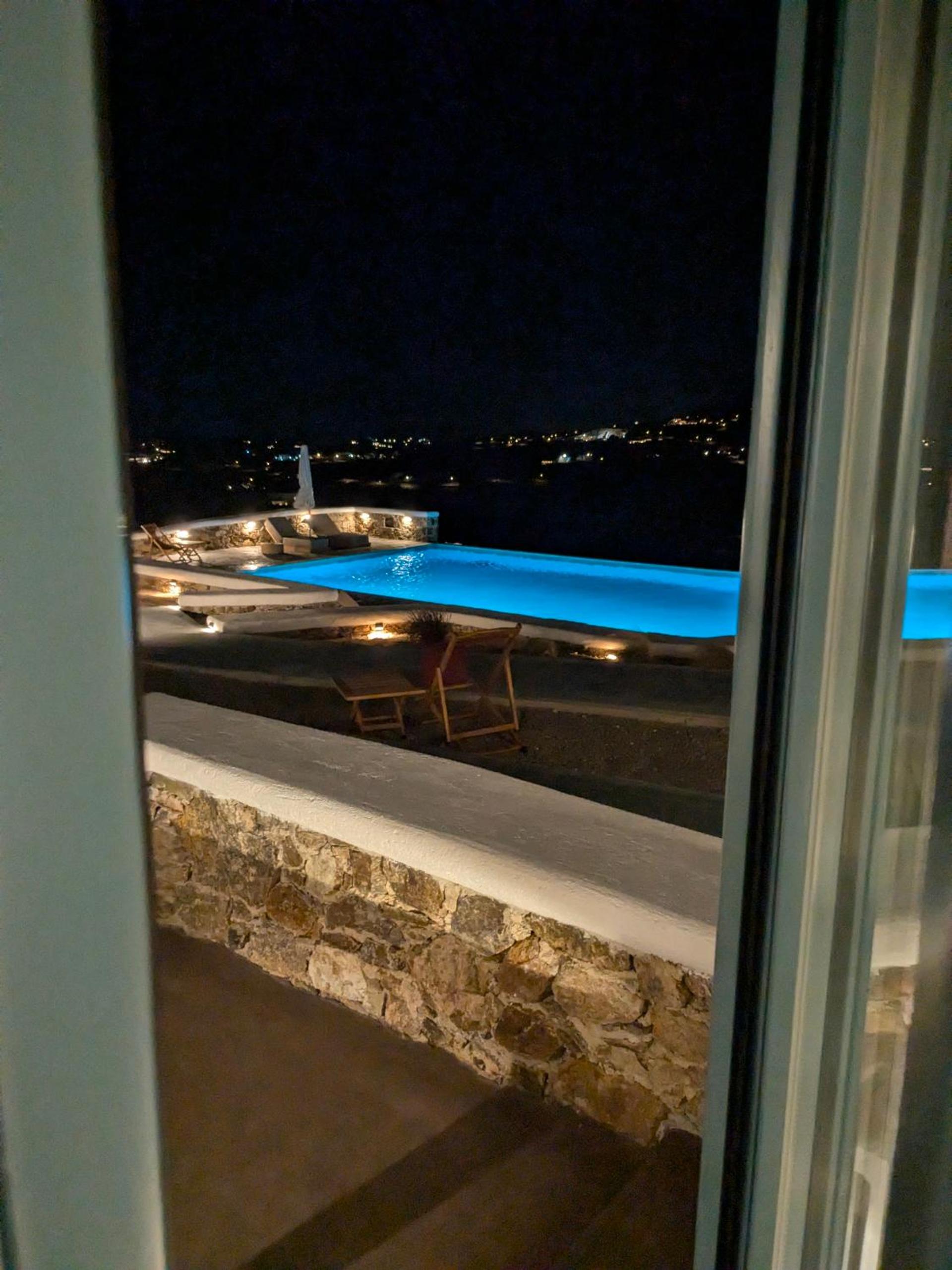 Thronos Suites