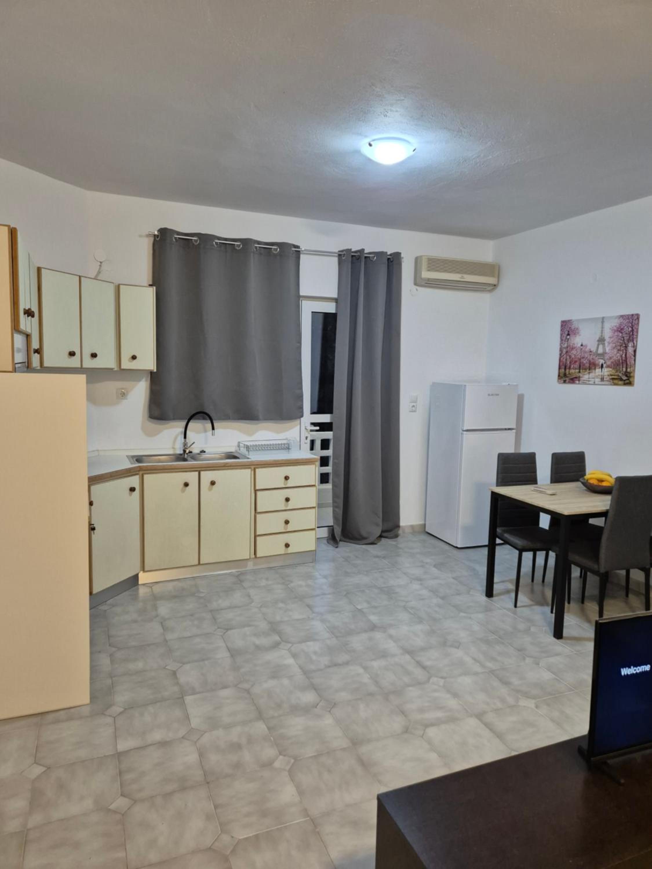 Deco Apartments Aigina view 2