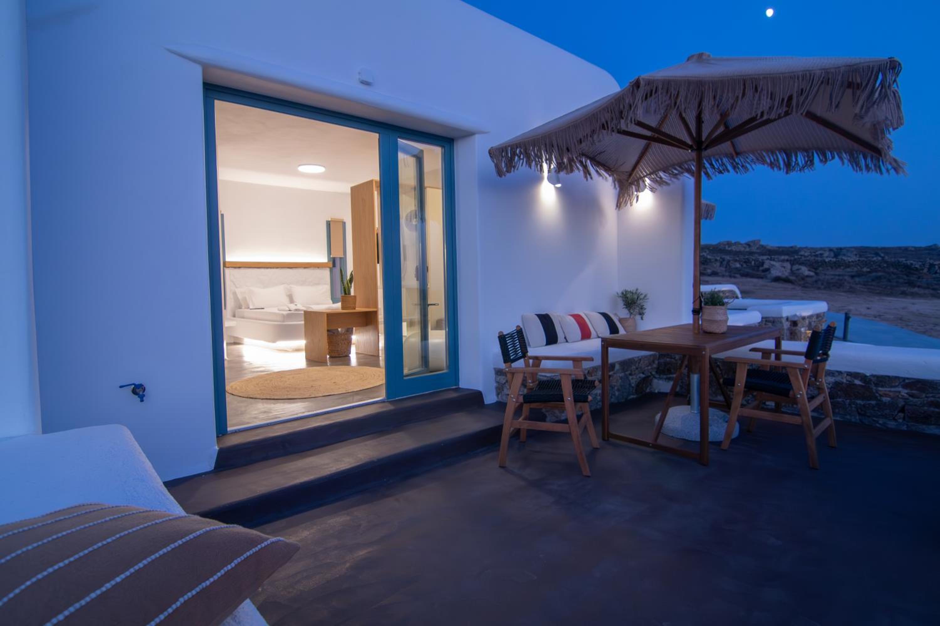 Thronos Suites