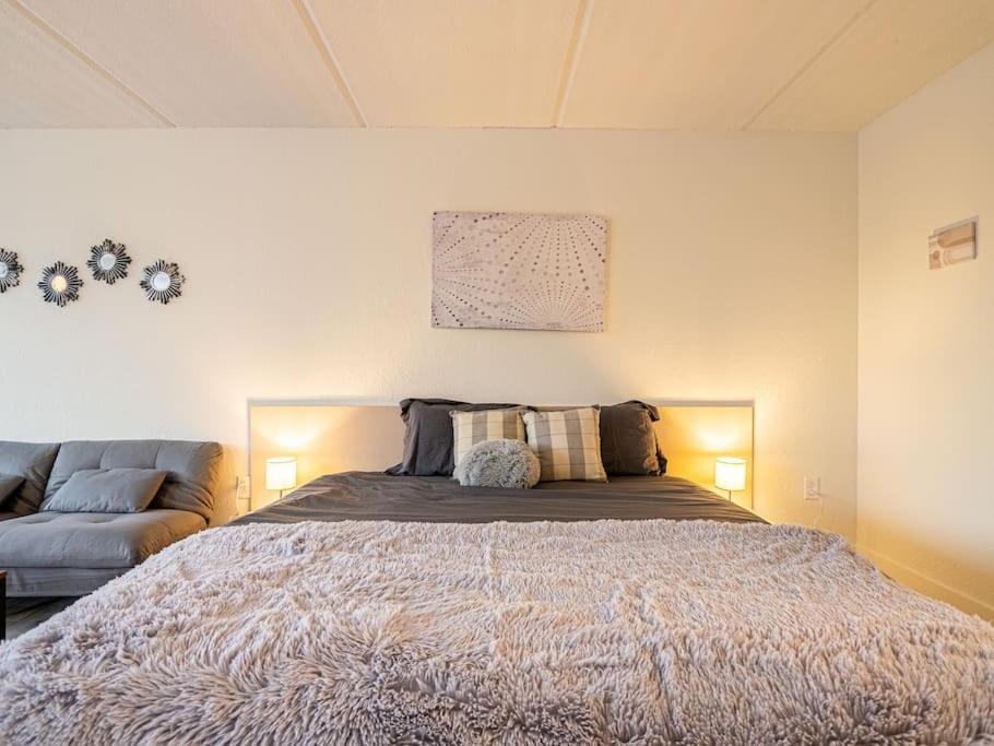 Next to Disney 1BR Retreat in Orlando With Lake view view 4