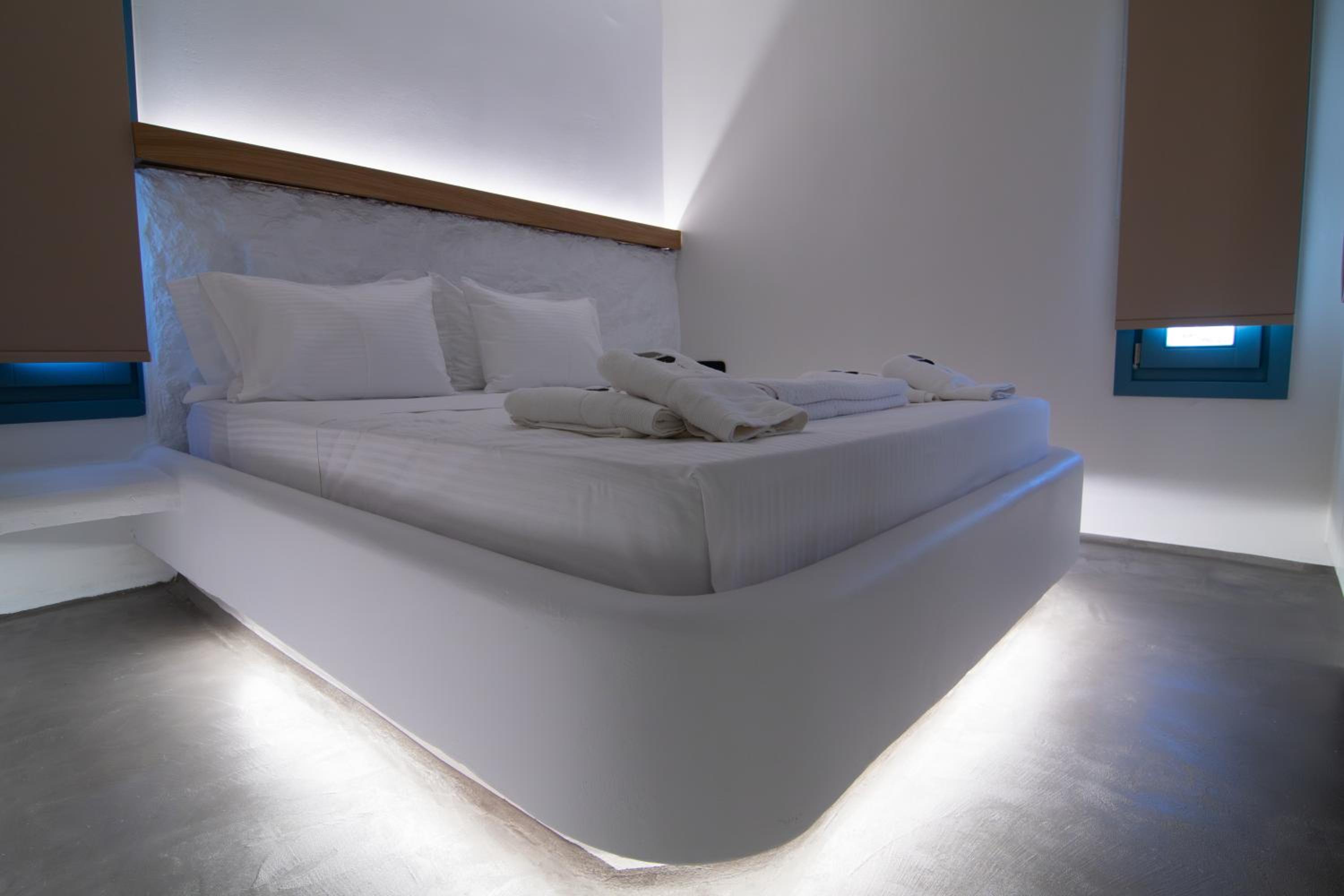 Thronos Suites