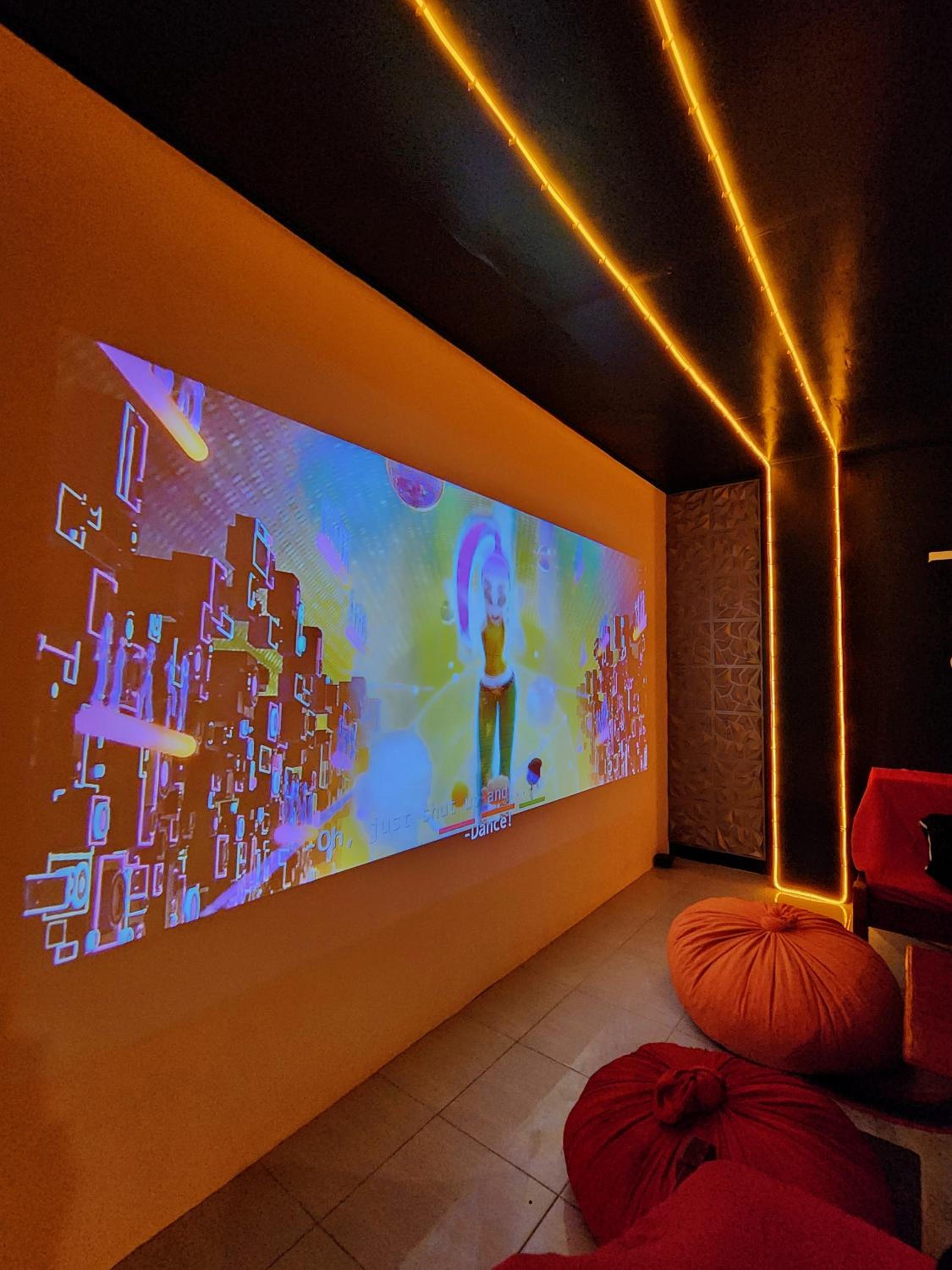 Watch Eat Movieroom