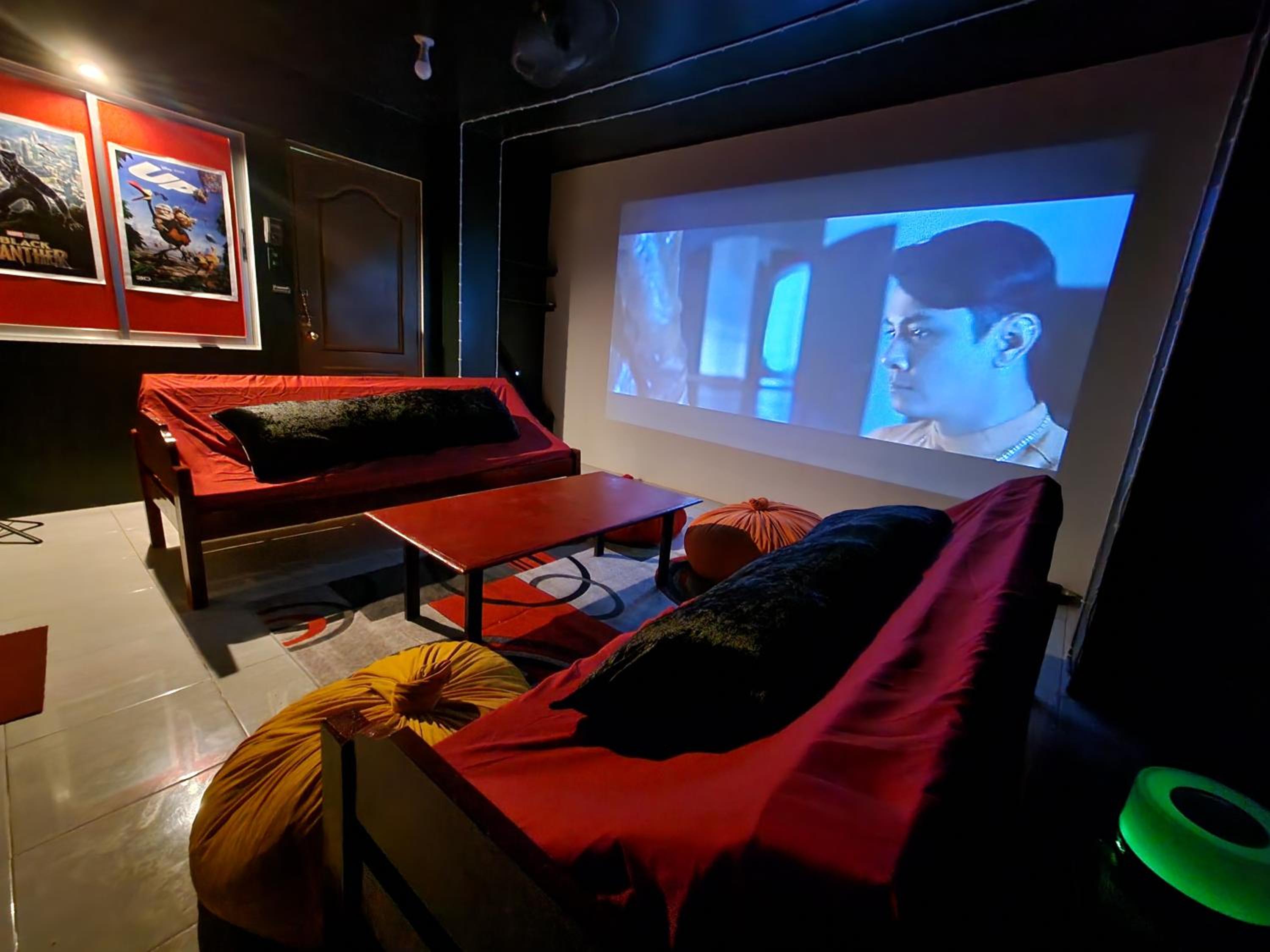 Watch Eat Movieroom