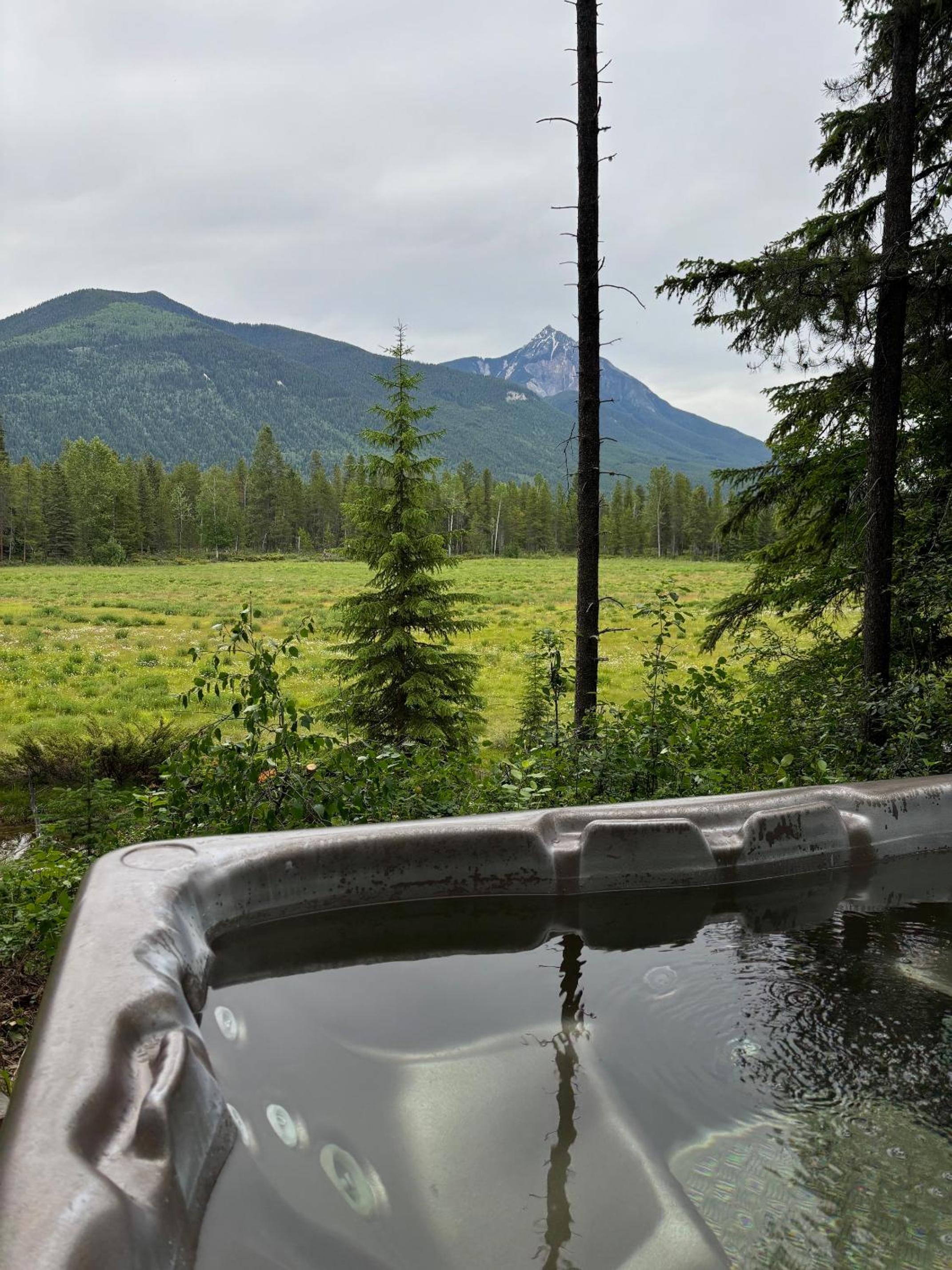 Golden Vacations - Rocky Mountain Cabins and Home - Property Image 16