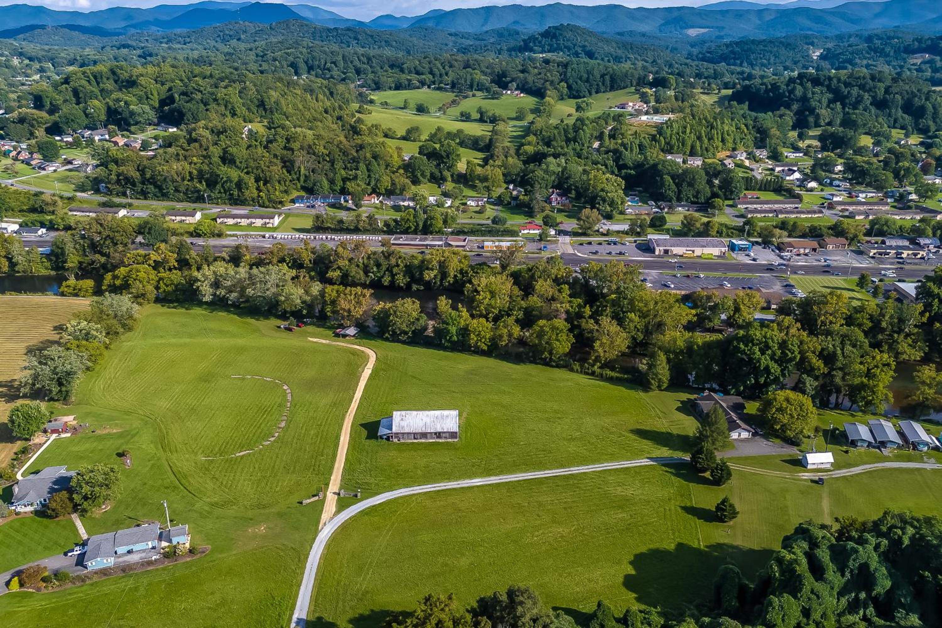 Dock! Riverfront Anglers Oasis in Elizabethton