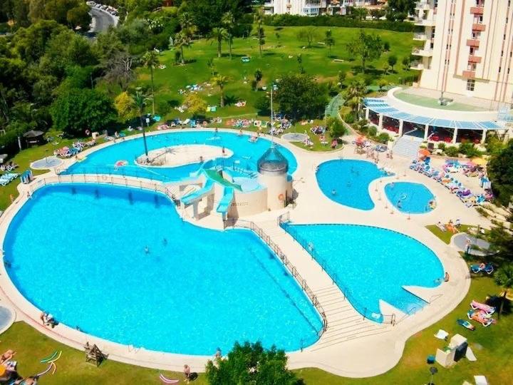 Bythewave Apartments