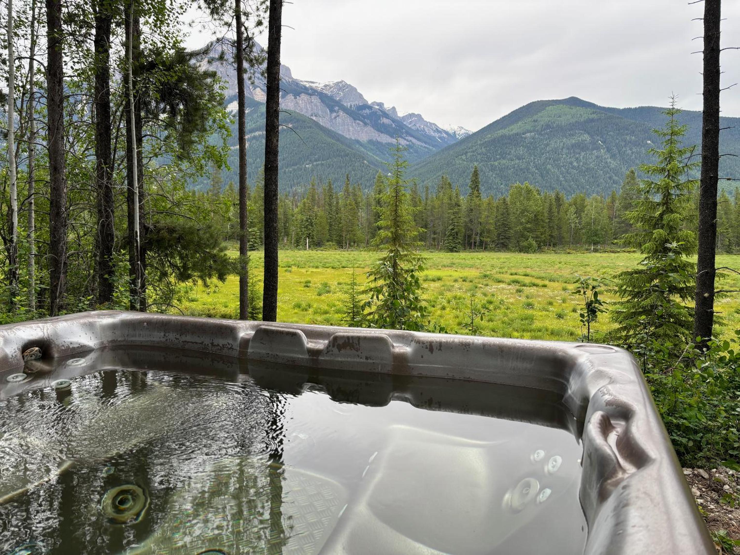 Golden Vacations - Rocky Mountain Cabins and Home - Property Image 17