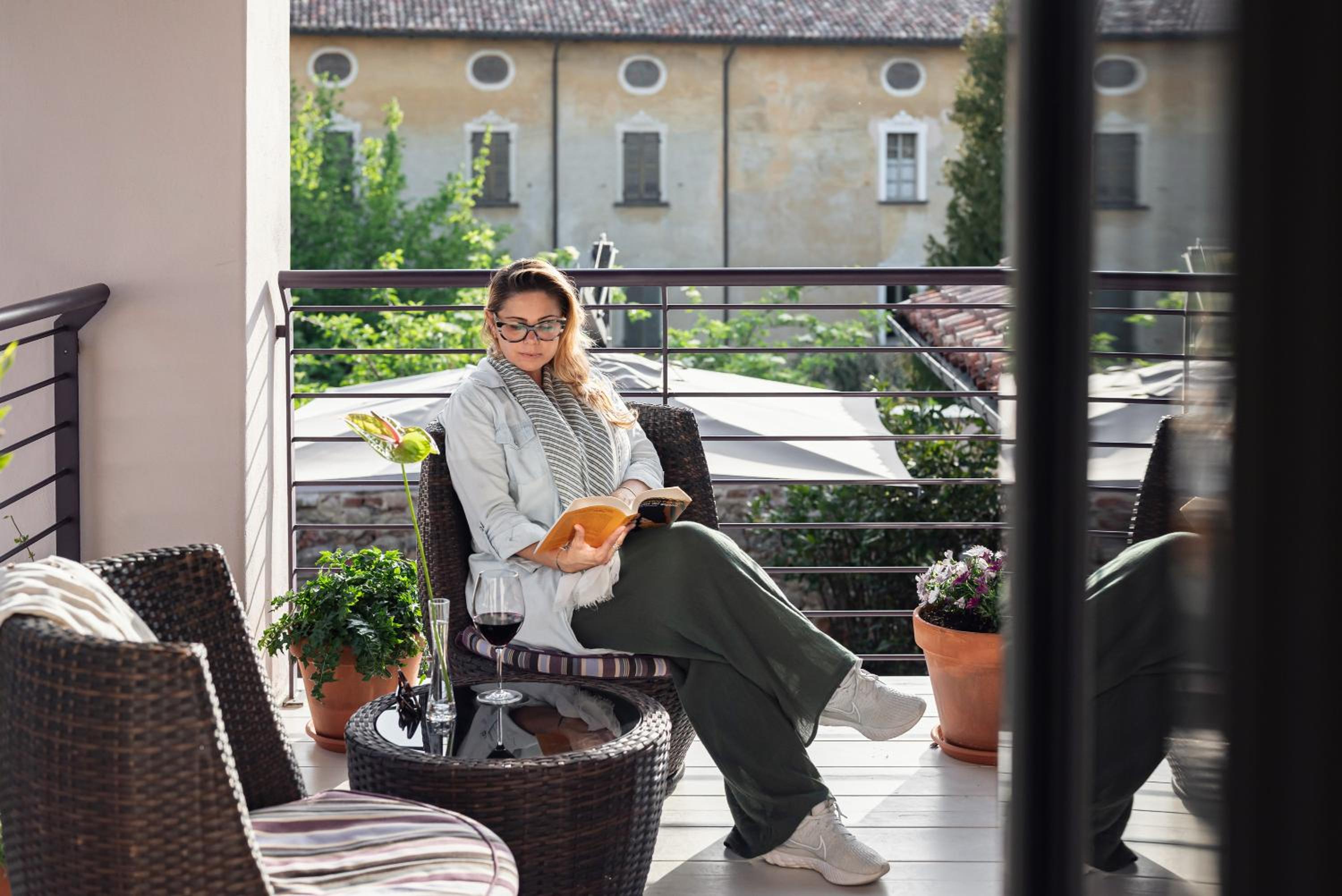 Uve Rooms & Wine Bar
