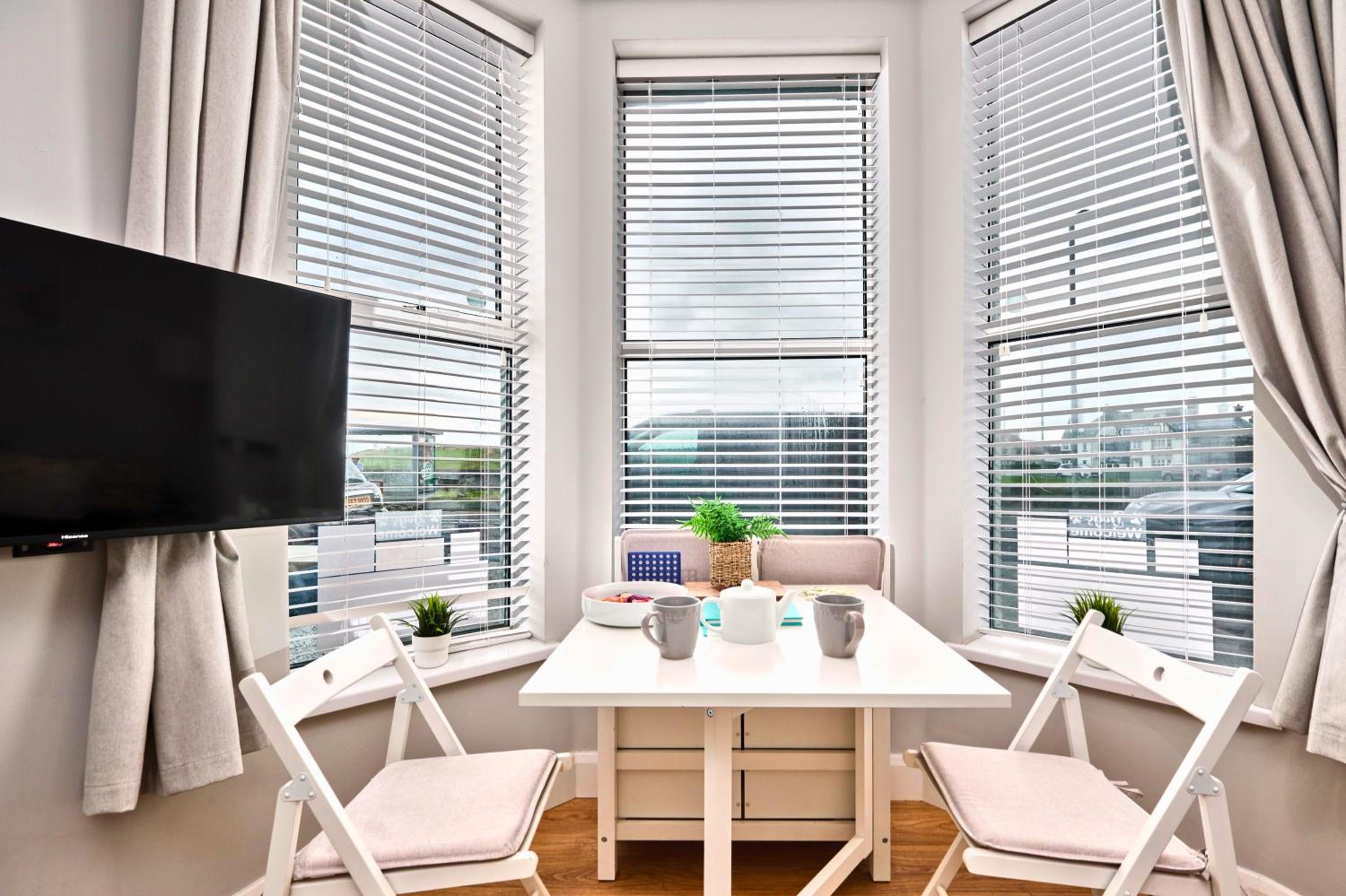 Modern Dog-Friendly Apt Beside Beach- West Beach 1