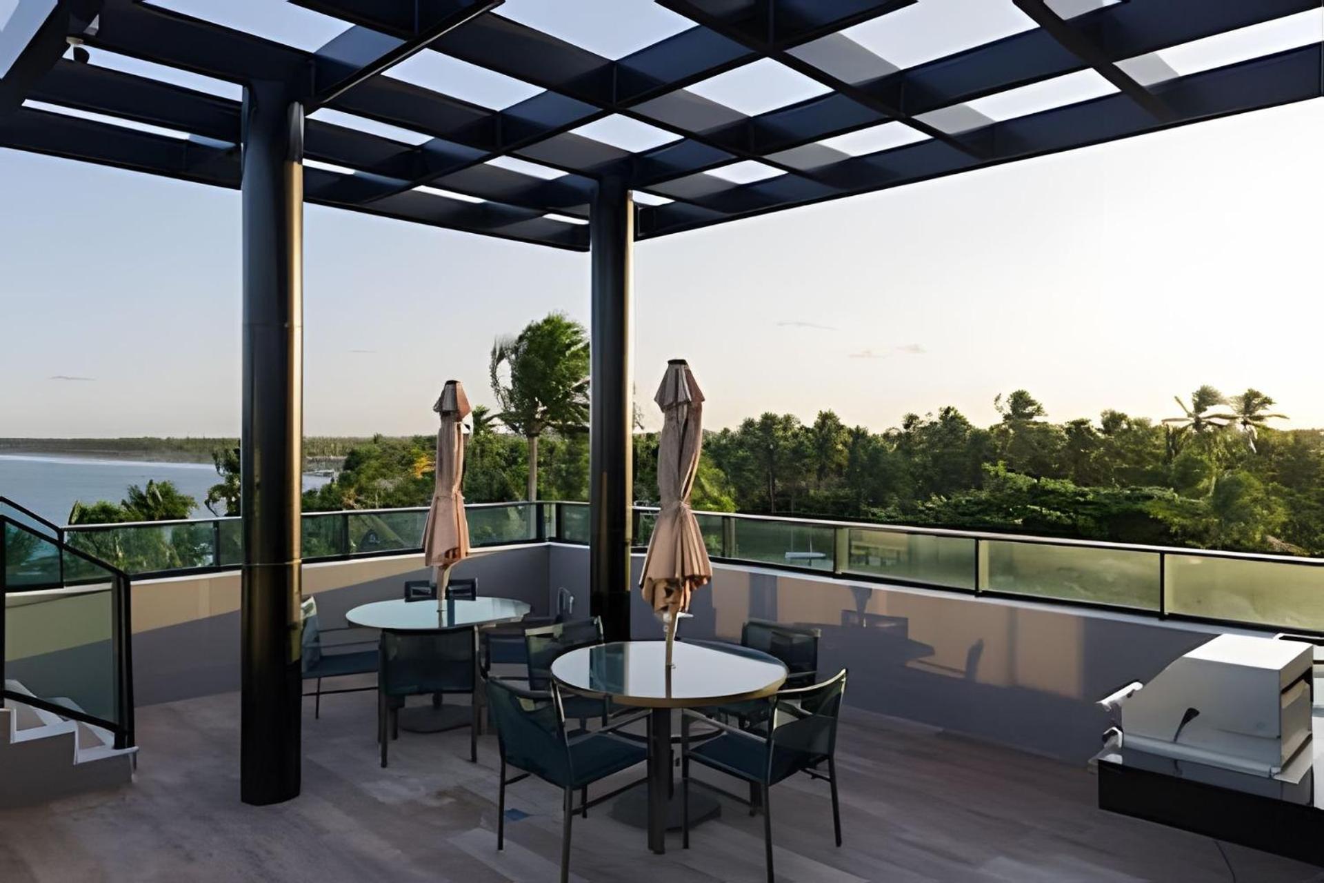 Beachfront flat at Porto de Galinhas beach, close to the natural pools.