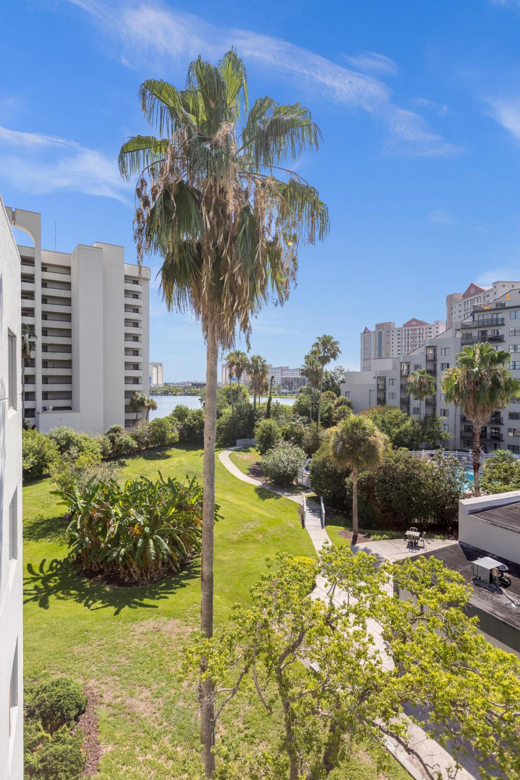Cozy Condo on International Dr. Near Universal Studios