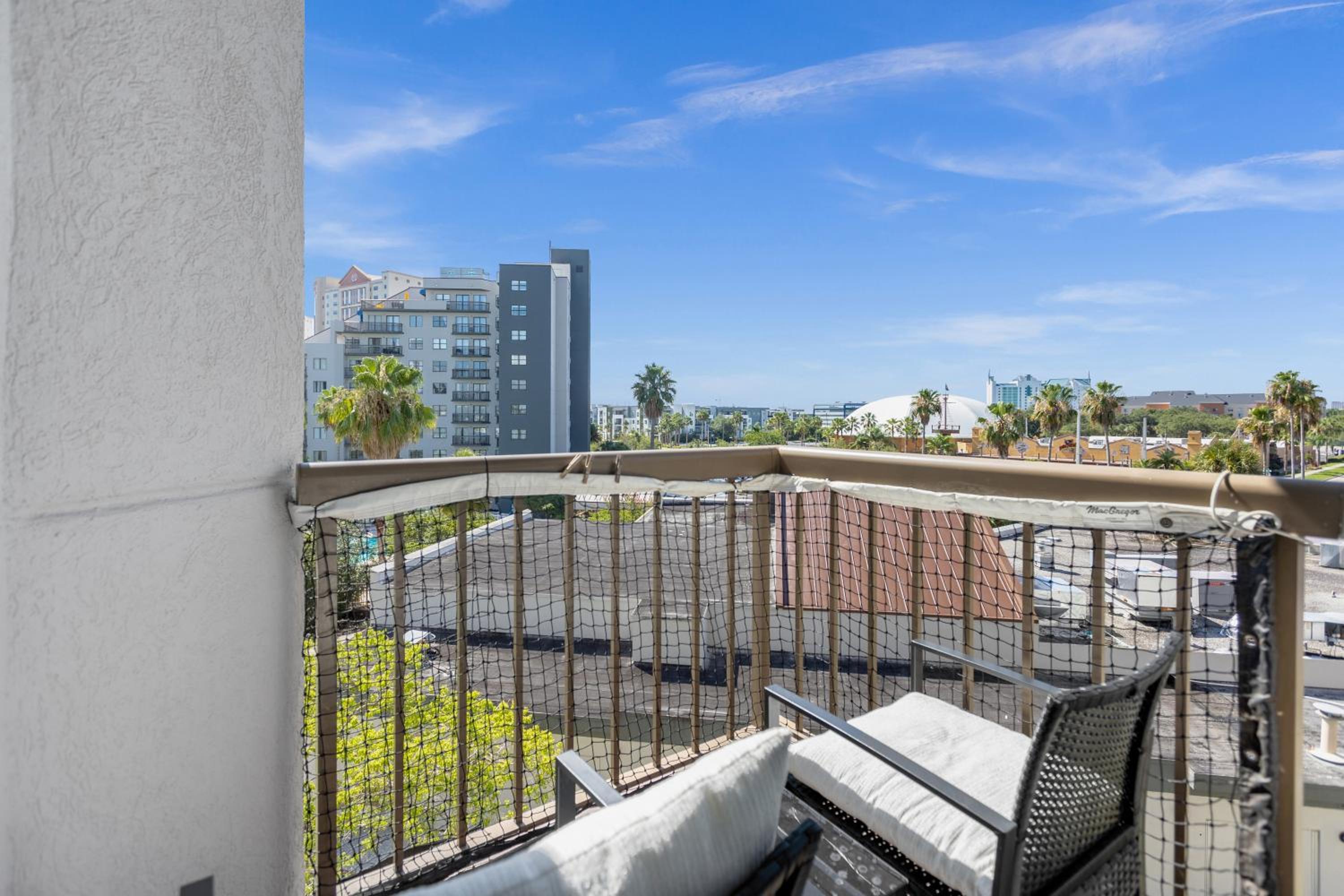 Cozy Condo on International Dr. Near Universal Studios