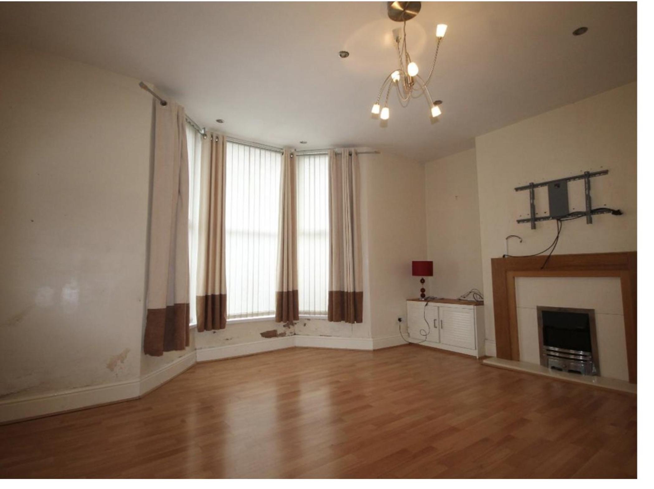 Beech Apparent lovely spacious double room view 5