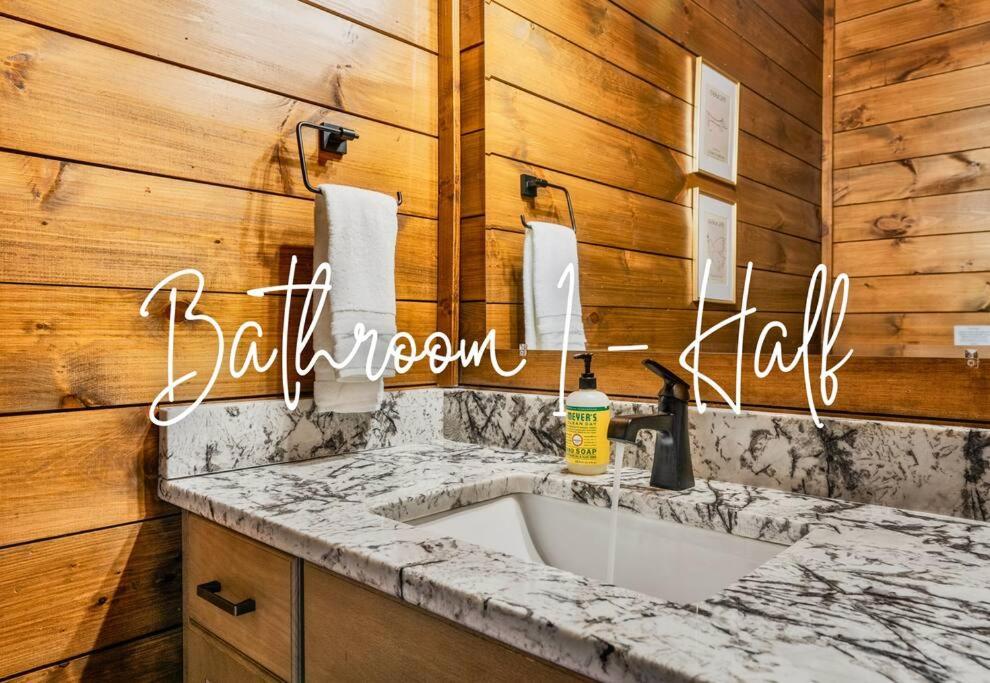 Modern Cabin with King Beds, Fire pit, Hot tub & 5 miles to Dollwd view 3