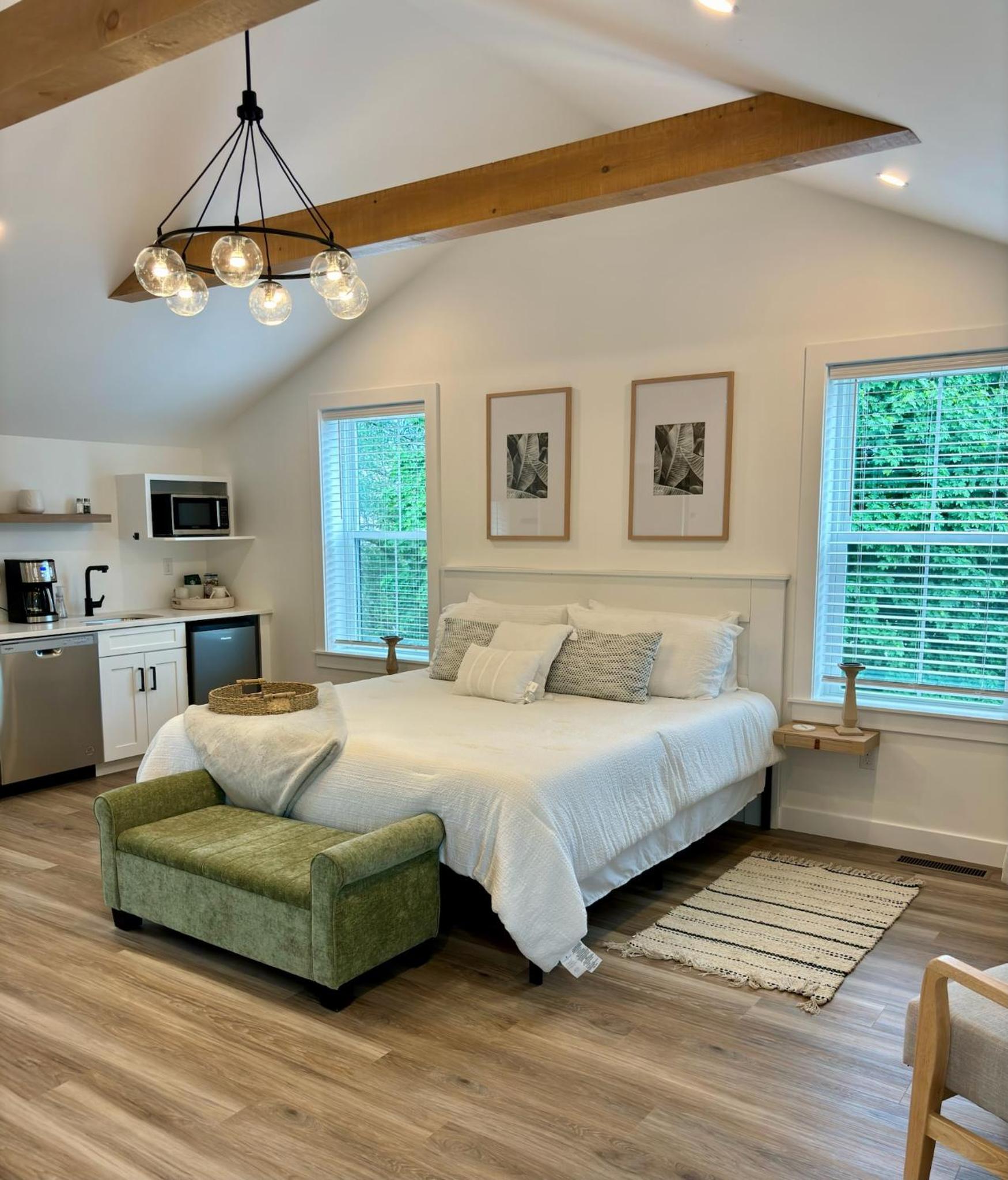 The White Creek Inn