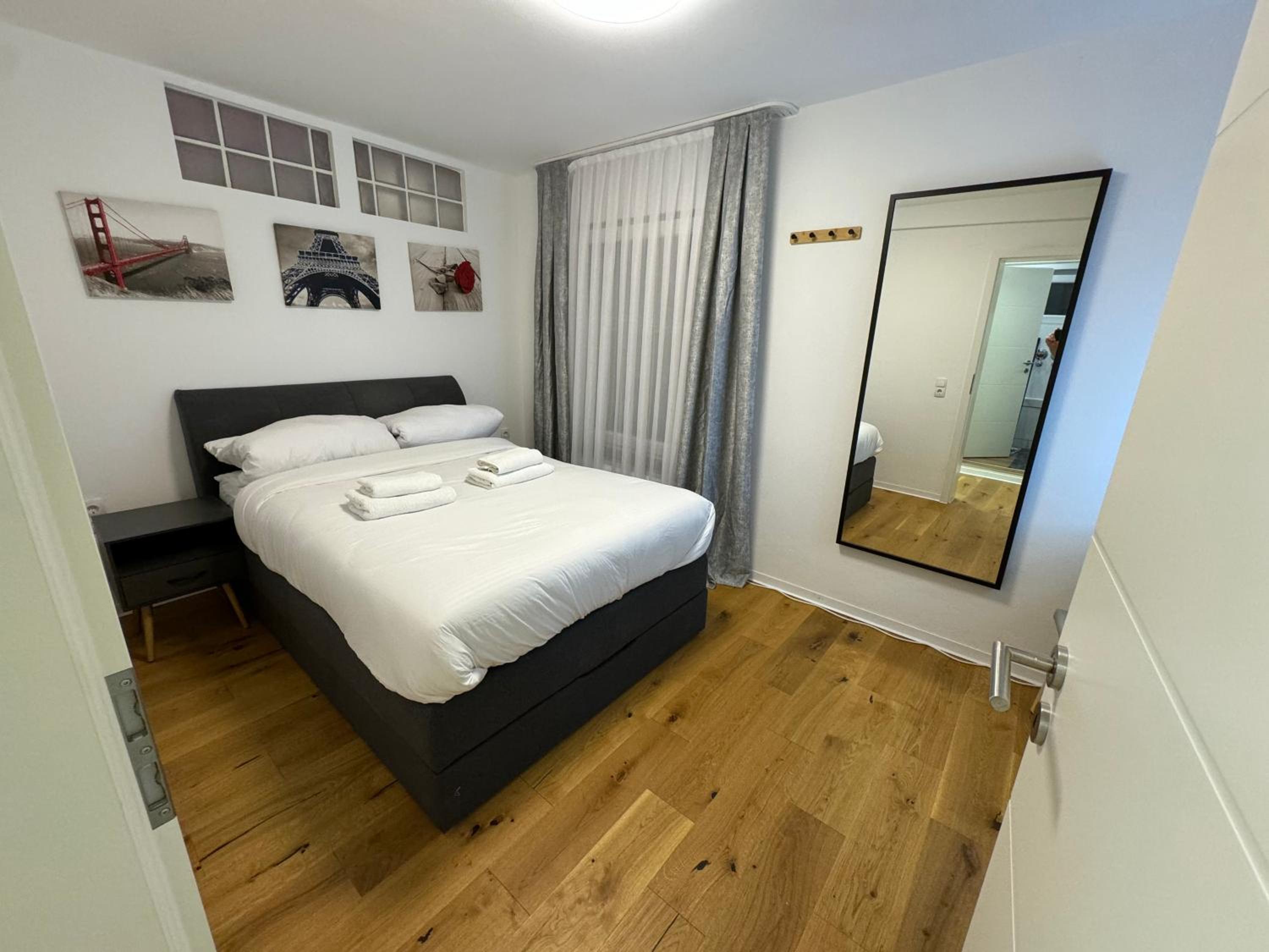 Best Central Apartment - am Marktplatz - Up to 5 - Next to Frankfurt and Hanau - Coffee and Snacks - Netflix, Prime, Disney
