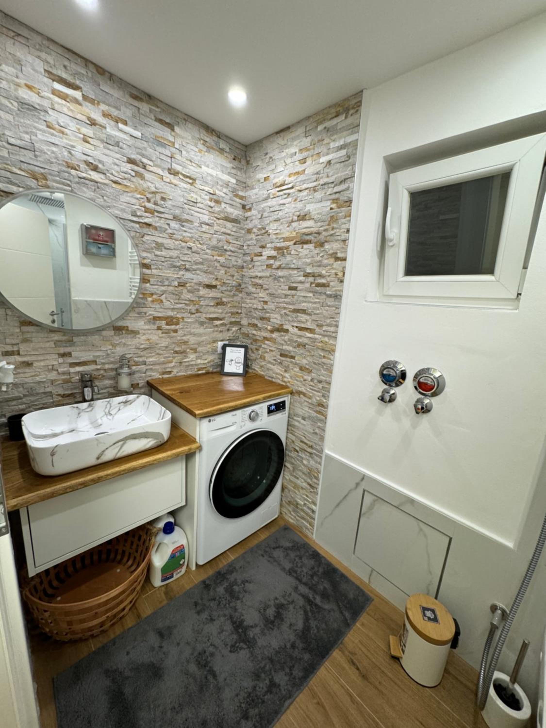 Best Central Apartment - am Marktplatz - Up to 5 - Next to Frankfurt and Hanau - Coffee and Snacks - Netflix, Prime, Disney