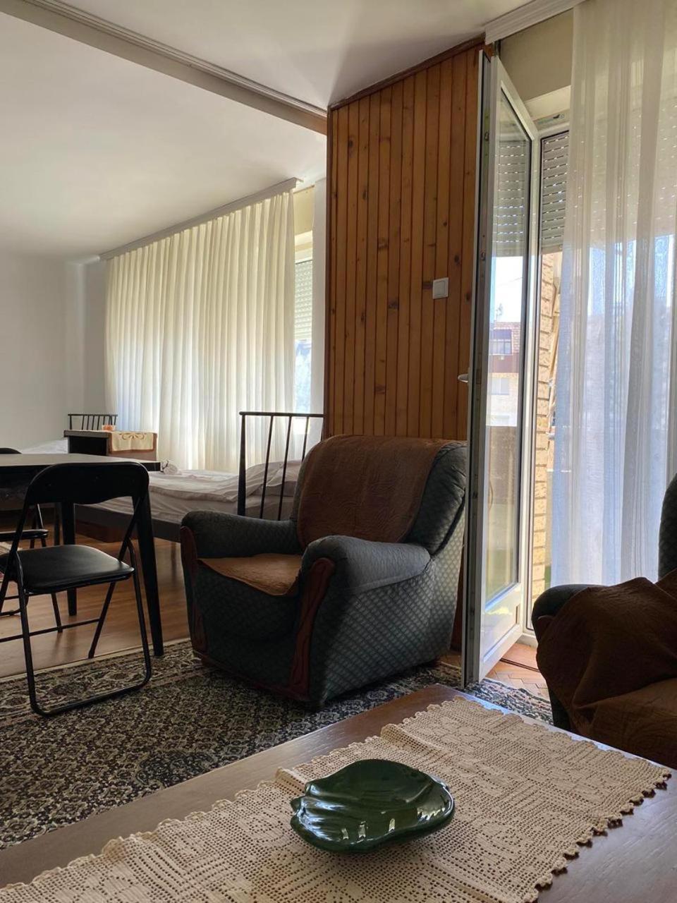 Sunlit City Apartment Gjakova, photo 14