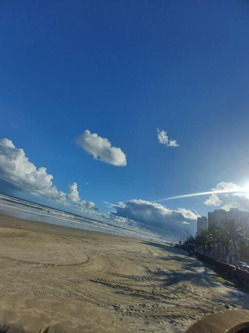 Pé na areia 3 mercados na rua centro de Mongaguá