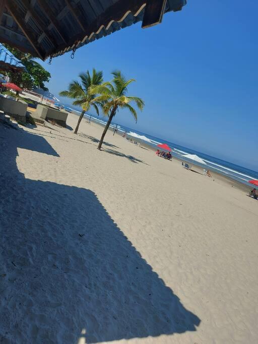 Pé na areia 3 mercados na rua centro de Mongaguá