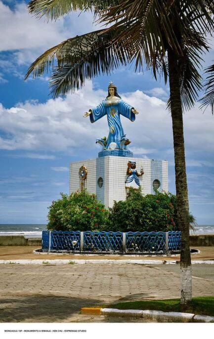 Pé na areia 3 mercados na rua centro de Mongaguá