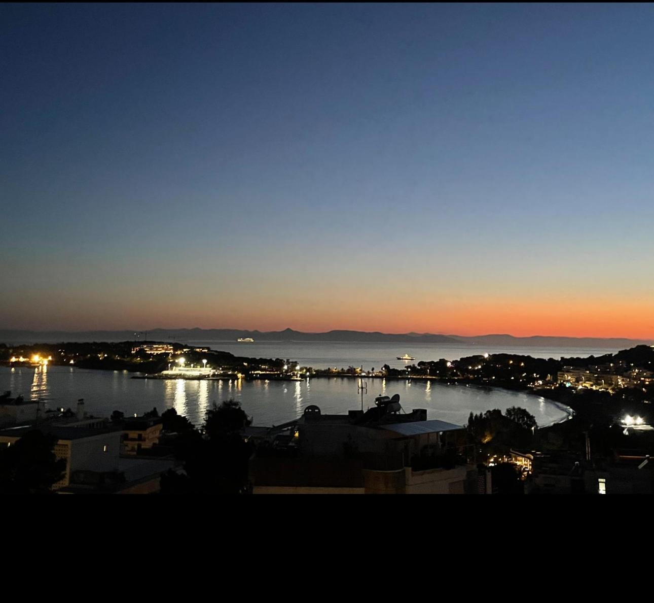 Vouliagmeni Panoramic 200m2 Rooftop & 25m2 Loft photo 3