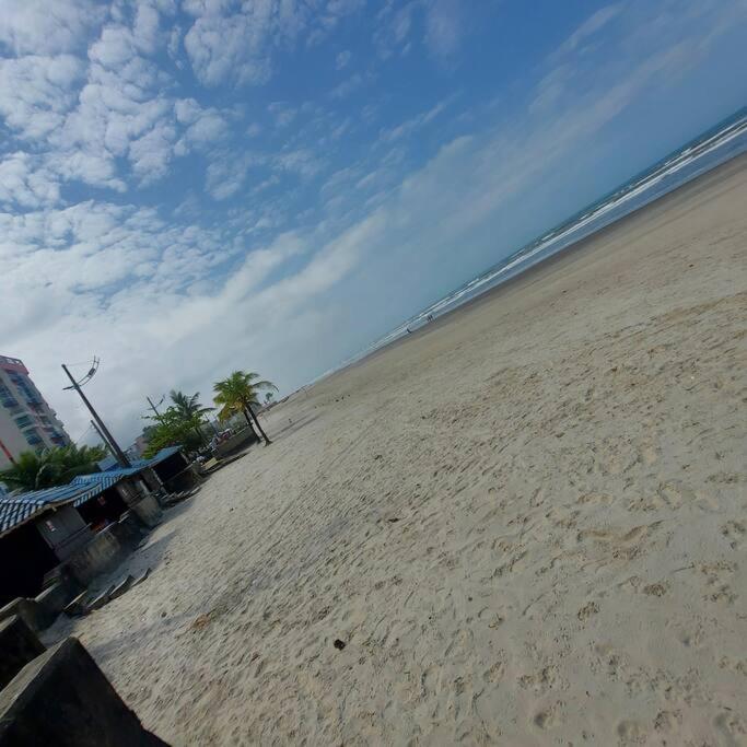 Pé na areia 3 mercados na rua centro de Mongaguá