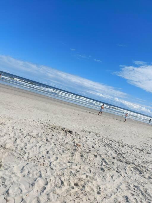 Pé na areia 3 mercados na rua centro de Mongaguá